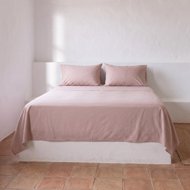 Ensemble de draps uni 3 pièces 100% coton 180x270cm + taie d'oreiller 45x110cm coloris Rose