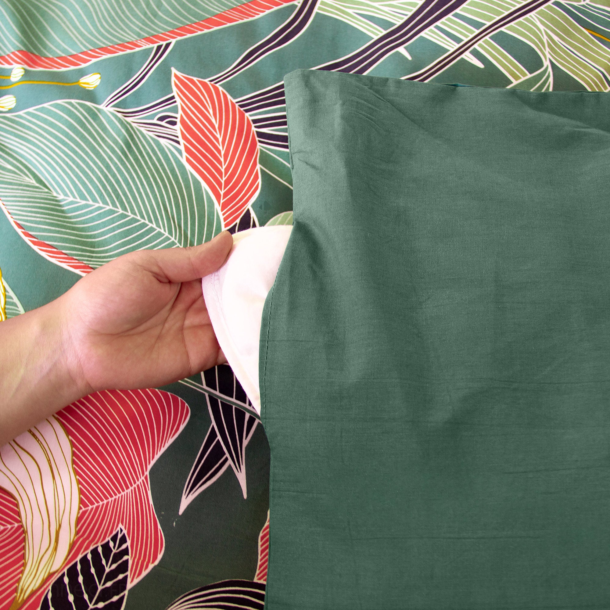 Parure de lit 260x240cm en coton GIGAJUNG vert motif tropical 3 pièces - 5