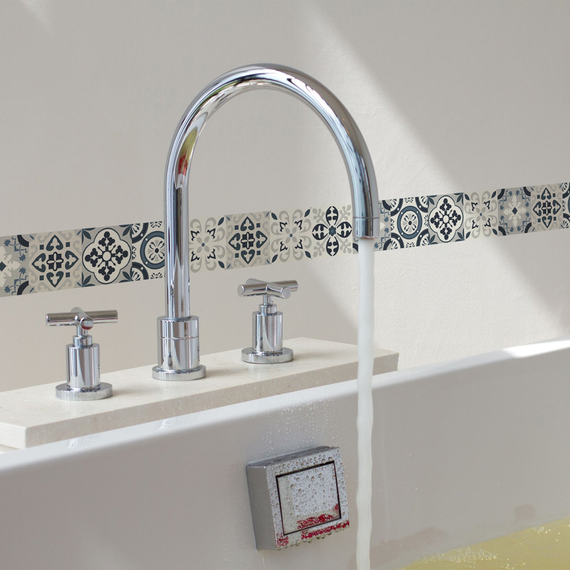 Pegatina de frecuencia adhesiva decorativa, friso adhesivo azul de borgatella, patrón de mosaico de cemento de estilo antiguo, 5 cm x 300 cm