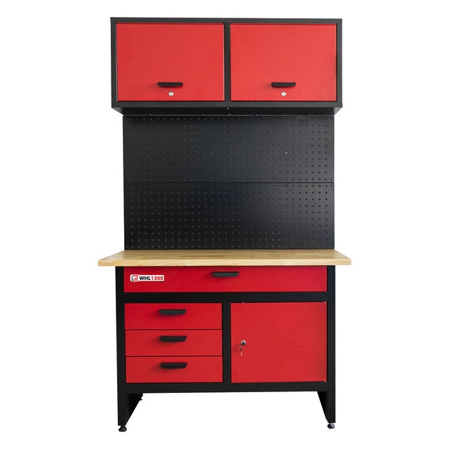 Etabli avec armoire murale et panneau pour crochets