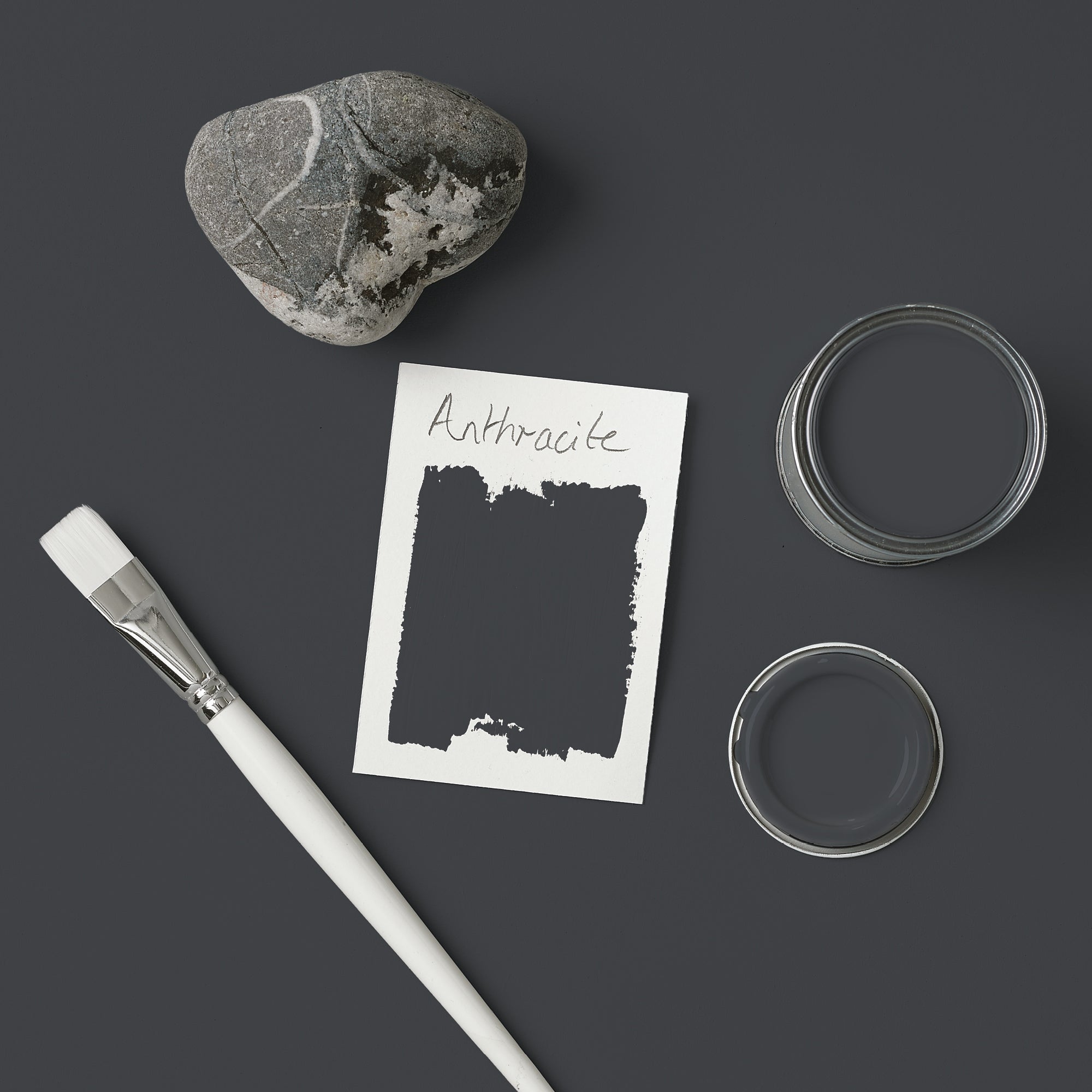 Peinture Grise pour Meubles Chalky, Mat Effet Poudré RUST-OLEUM - Anthracite (RAL 7016) 750ml (10,5m² avec un pot) - 2