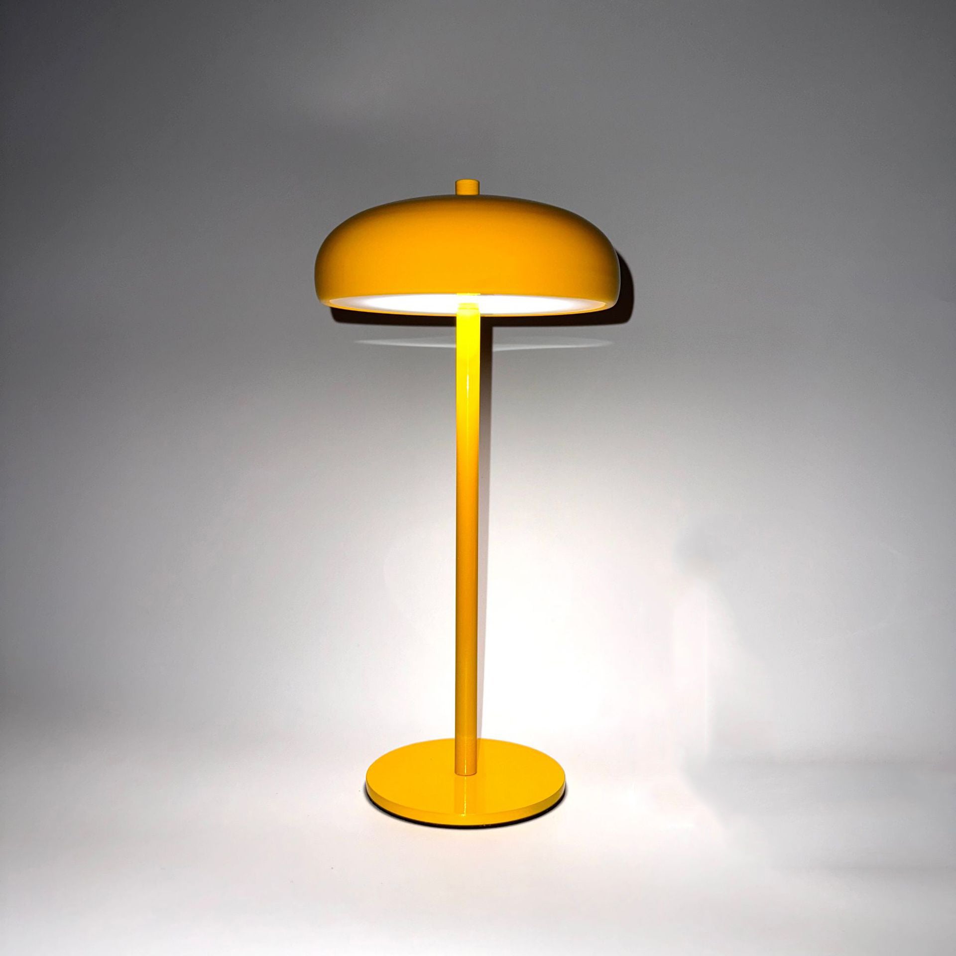 Prosta, nowoczesna, ściemniana lampka nocna grzybek, 14,5 x 29 cm, żółta