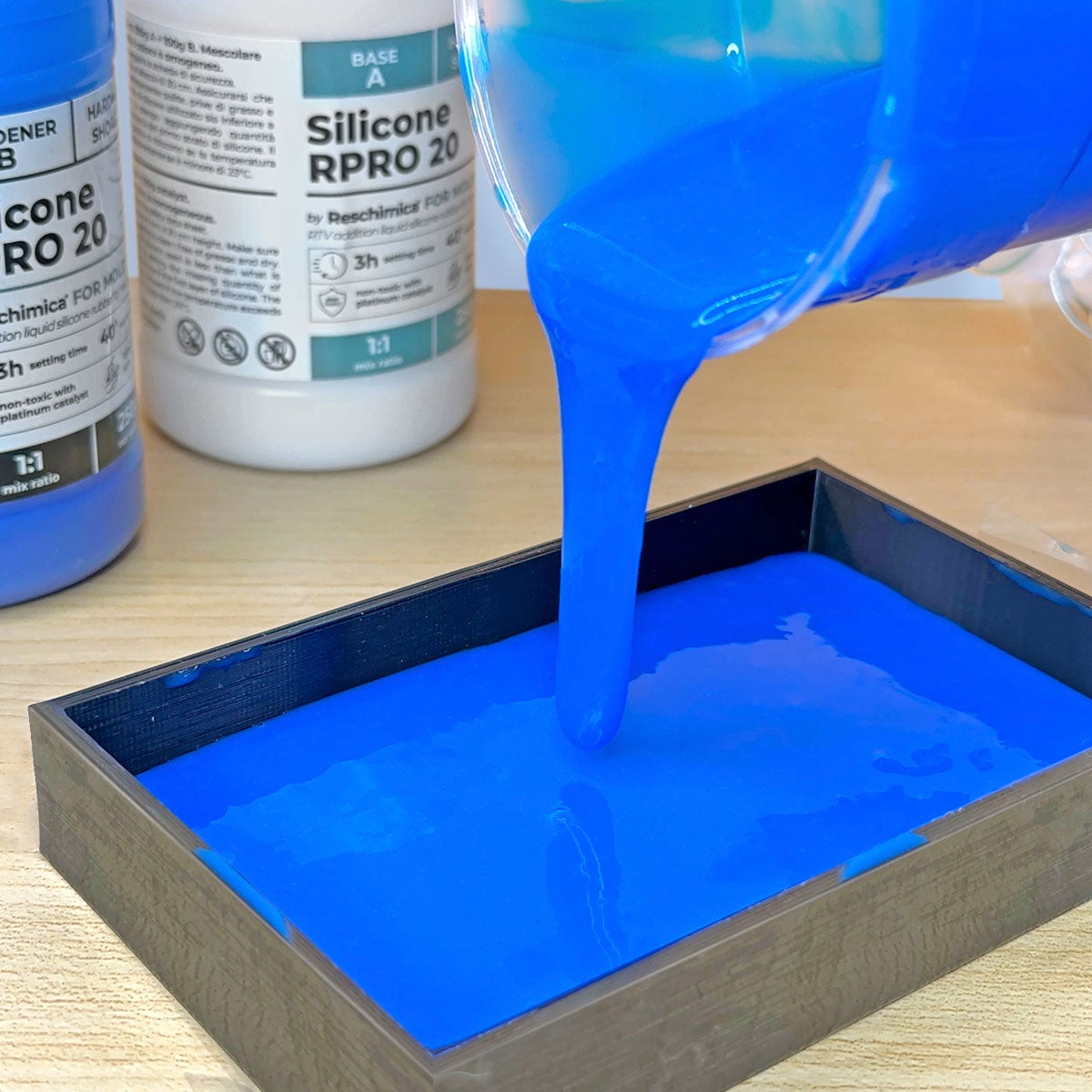 R PRO 20 gomma di silicone liquida di media durezza 1:1 , non tossica e catalizzatore al platino (2 kg) - 4