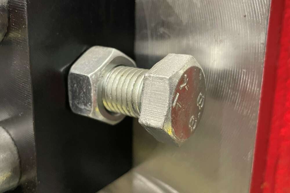 Vis à filetage métrique à tête hexagonale 8,8 Filetage moyen DIN 931 Zingué M10 x 140 (boîte de 50 unités.) - 5
