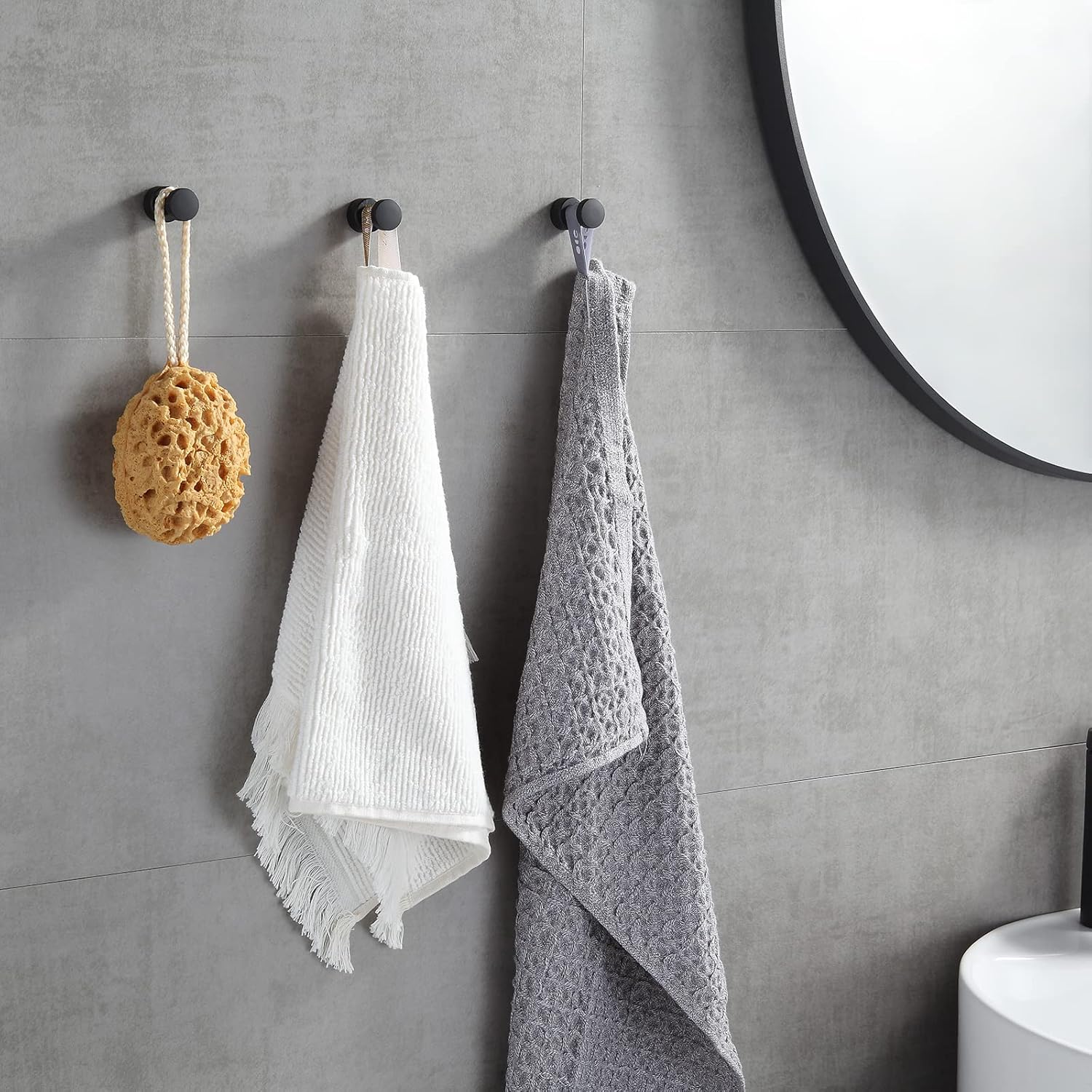 3 sztuki wytrzymałych mosiężnych samoprzylepnych haczyków ściennych do łazienki, kuchni, szafy (czarne)