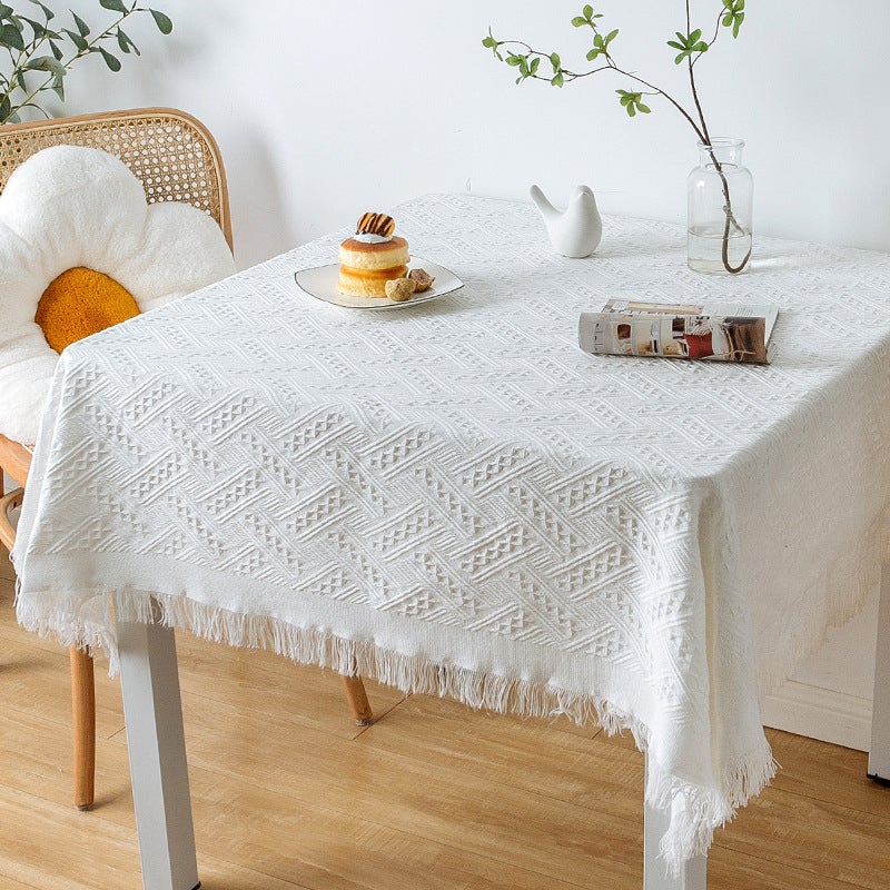 Tovaglia rotonda shabby chic fatta a mano con lunghe frange in pizzo all' uncinetto, tonalità della terra/pesca/salvia, arredamento boho cottage/farmhouse. - Italia