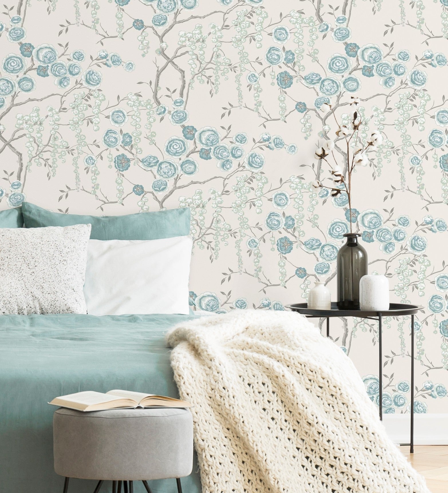 Papel pintado vinílico ecológico rosas celeste y verde agua fondo claro - olivia bloom 679680 de gaulan - rollo de 10 m x 0,53 m