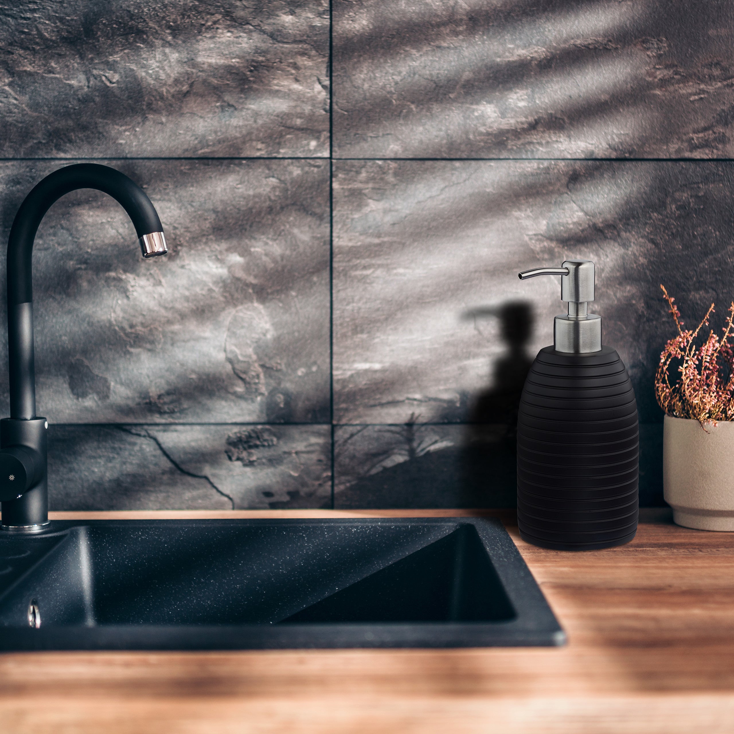 Porte-savon liquide, rechargeable, salle de bain, cuisine, distributeur shampoing, pompe en inox, gris, Relaxdays - 5