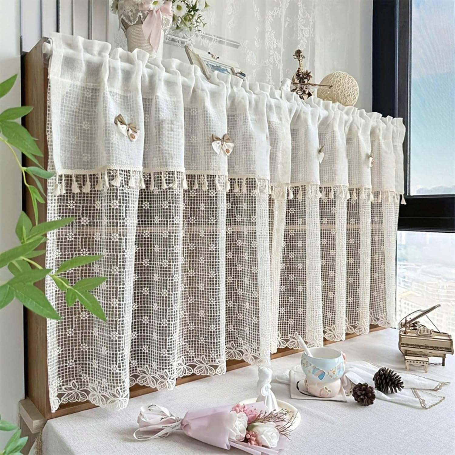 Cortinas de café color beige, de 50,8 cm de largo, con encaje bordado ...