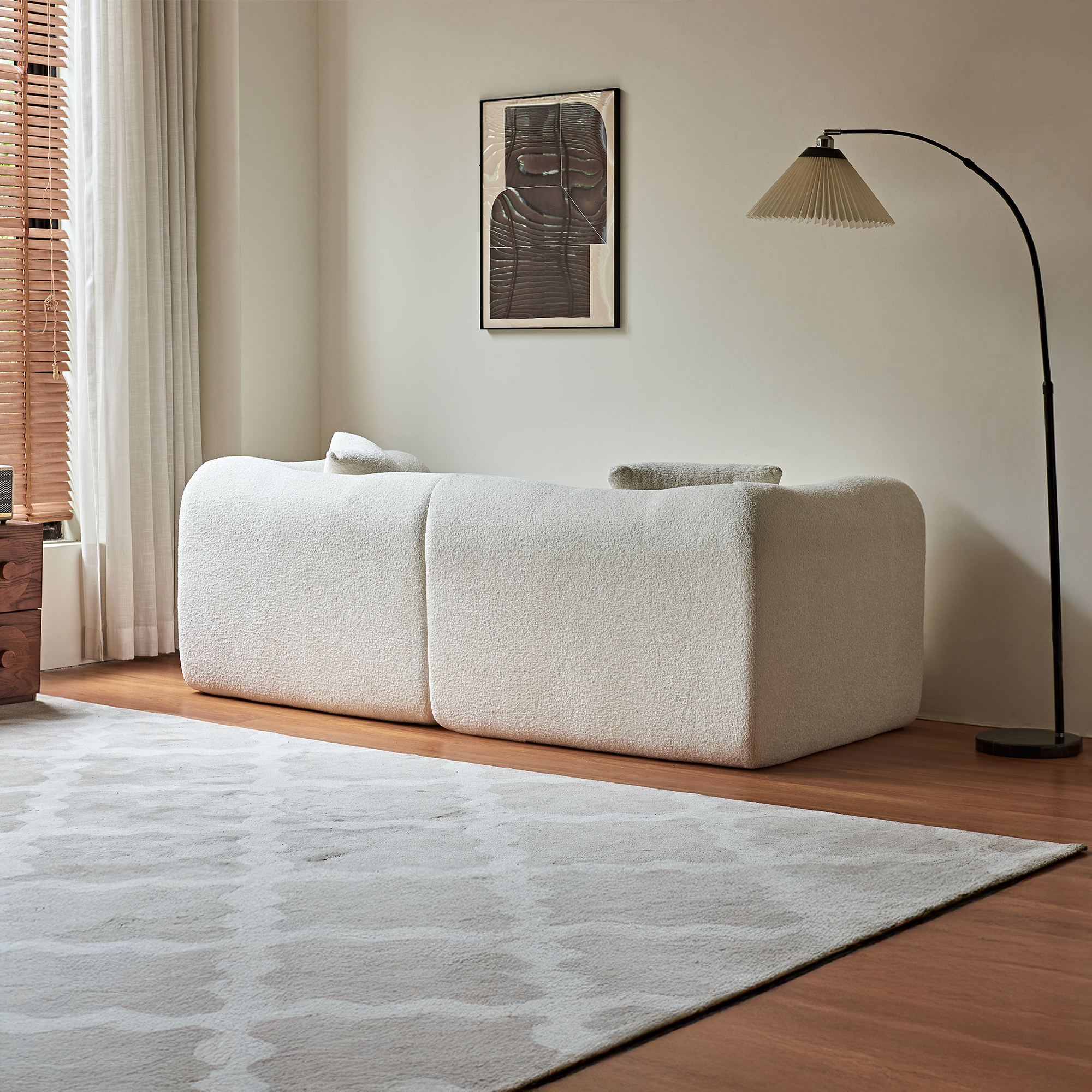 Canapé 2 places en velours beige avec coussins, design compact pour salon, bureau ou petit appartement - 2