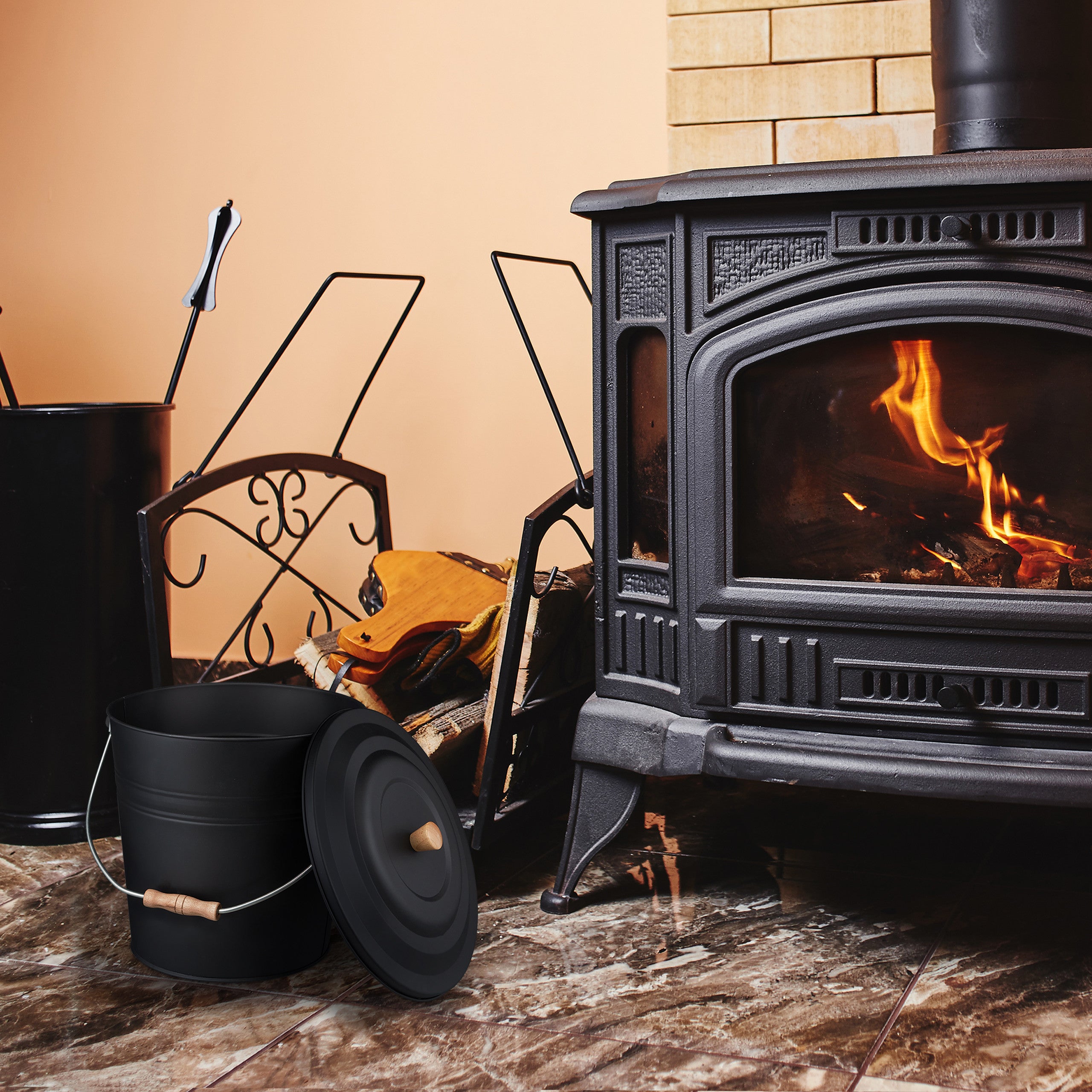 Cubo Cenizas con Tapa, 12 Litros, Accesorio Chimenea, BBQ, Acero y Madera, Contenedor Ceniza con Asa, Negro, Relaxdays - 2