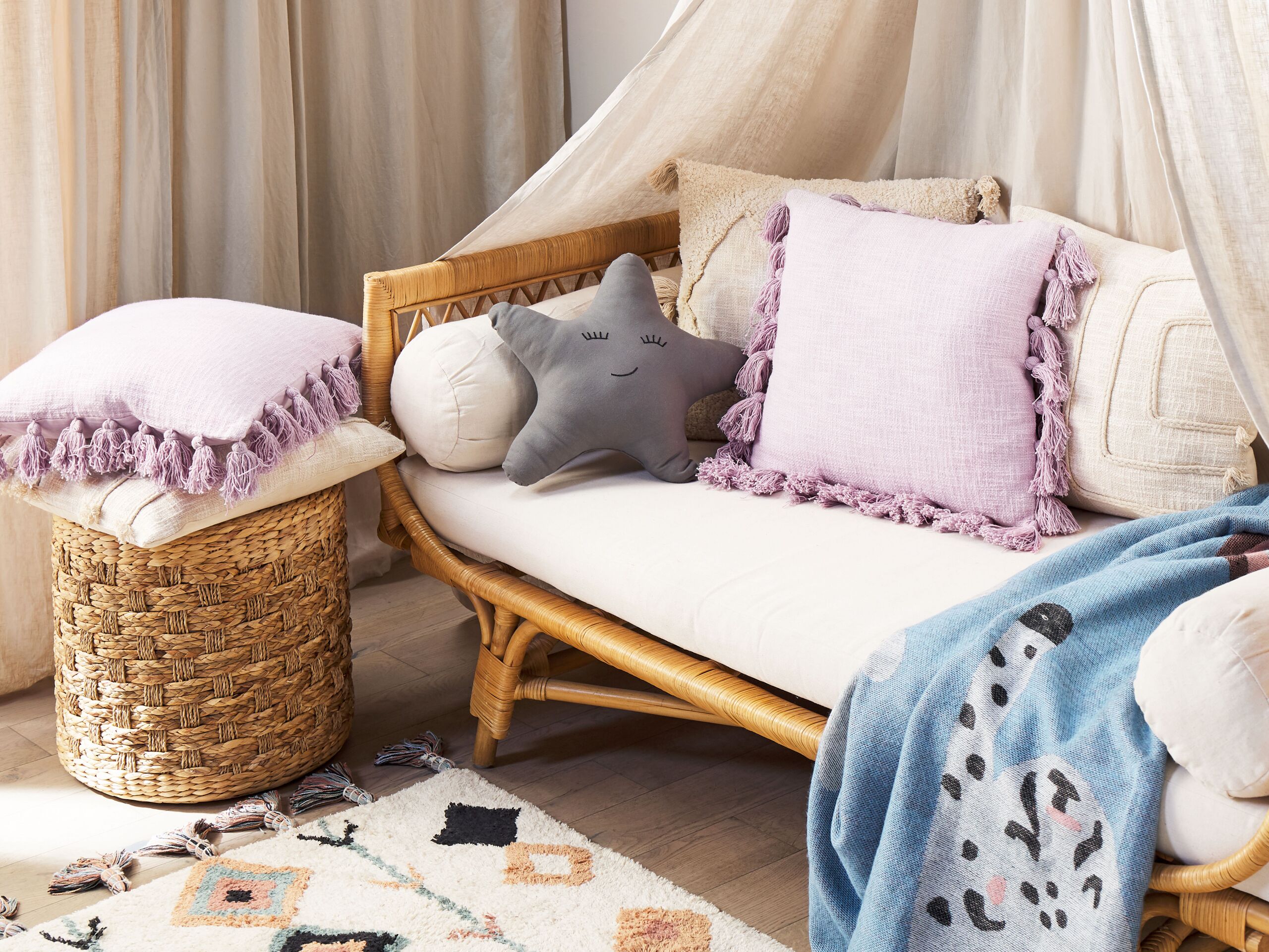Beliani conjunto de 2 cojines decorativos lynchis algodón 45 x 45 cm rosa liso