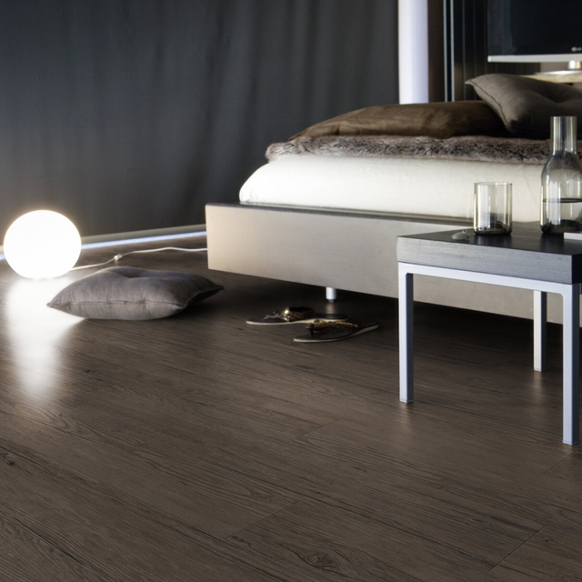 Lame de sol PVC adhésive effet bois noisette GERFLOR