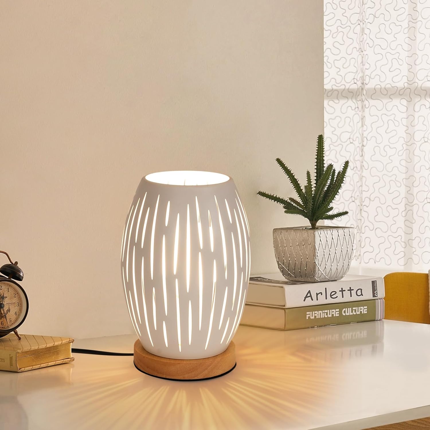 GOECO Lampe de Chevet E27, Lampe de Table avec Socle en Bois et Abat-jour en Métal Creux, Lampe de Bureau Décorative pour Chambre, Blanc - 8