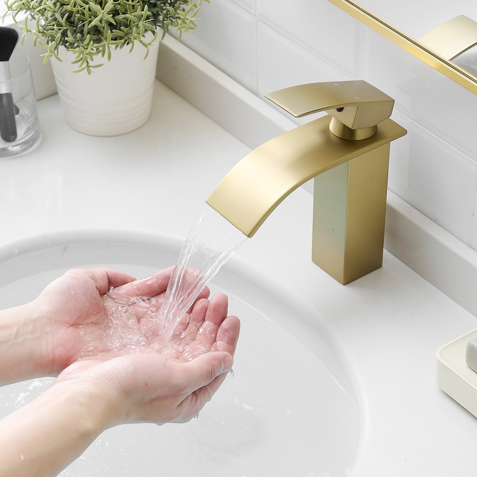 TIBRE Robinet mitigeur bec plat en cascade or brossé - salle de bain - 6