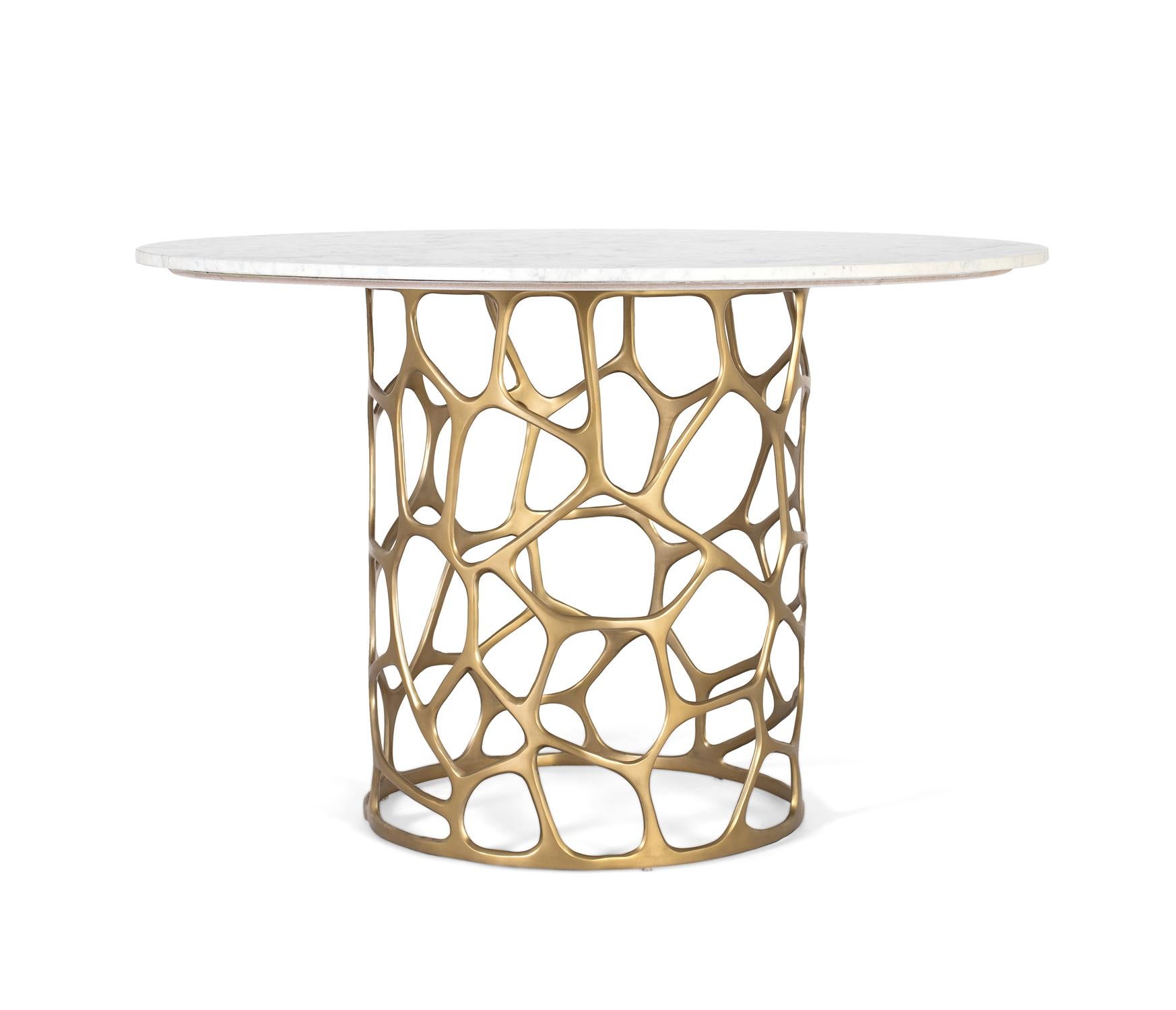 Stół z żłobkiem wykonany z marmuru i aluminium, wykonany na parterze