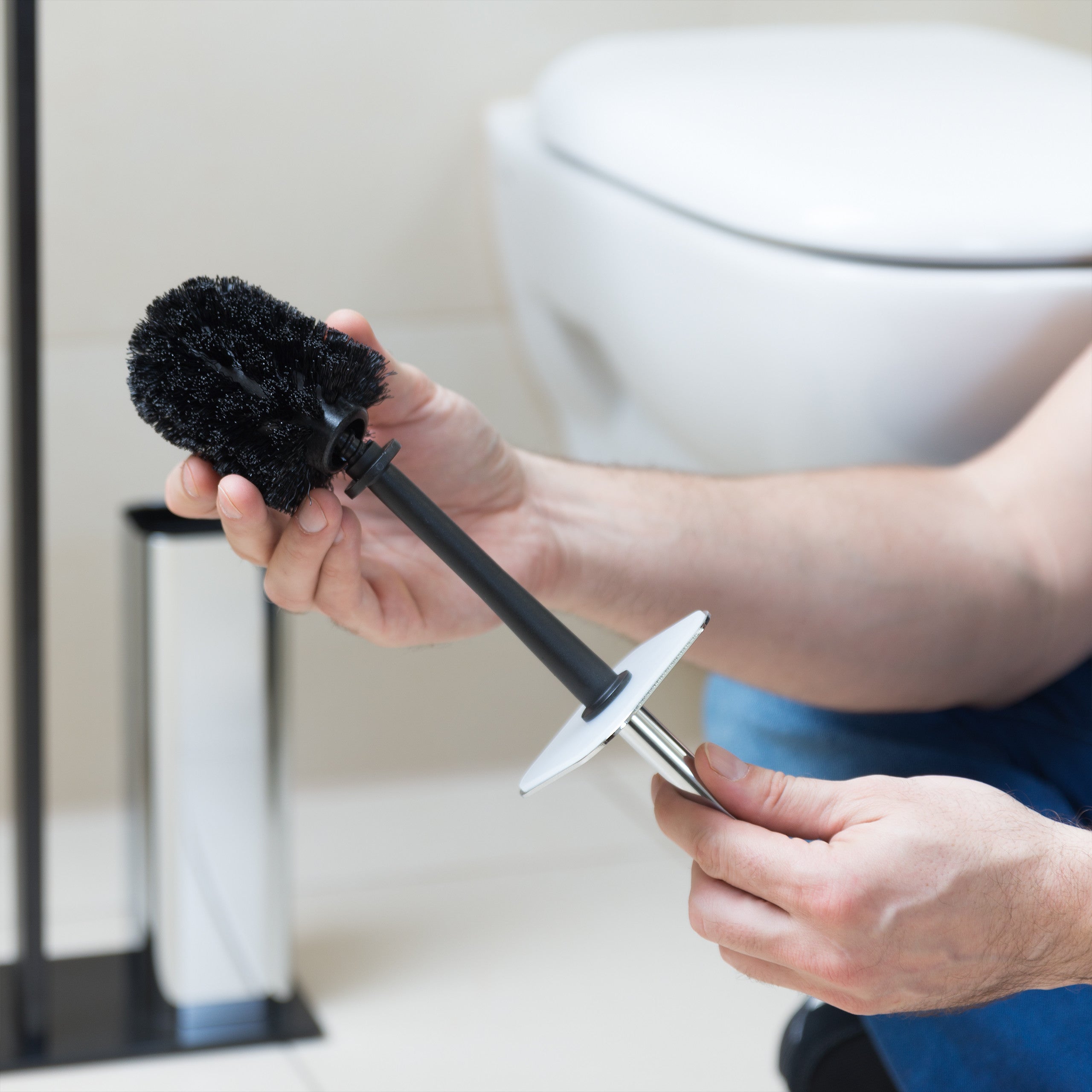Testina Di Ricambio Per Spazzola WC Con Setole Rigide - Attacco Filettato 15mm (Materiale PP)