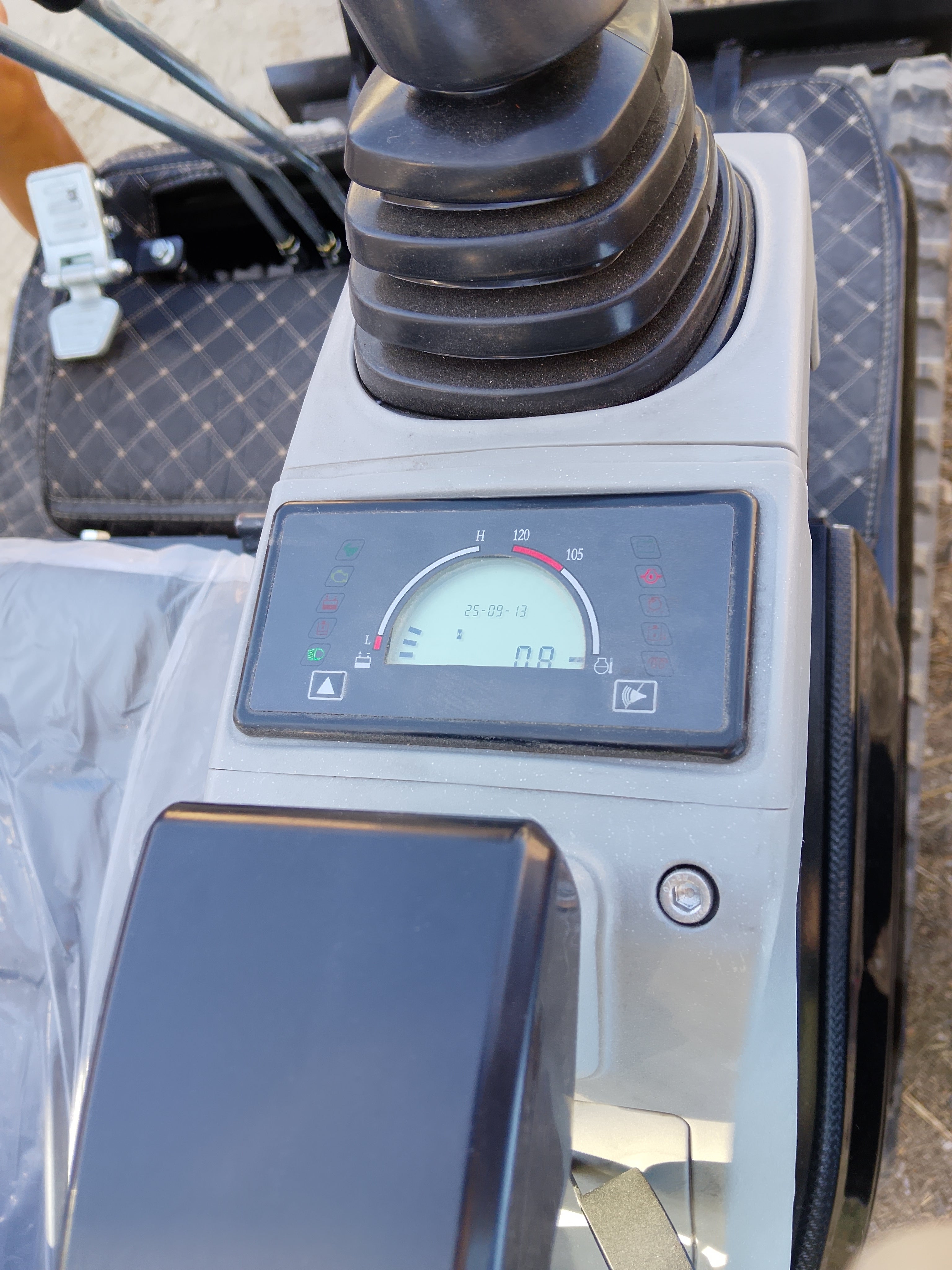 Mini Pelle de 1.8 Tonnes (1800 kg) Diesel Laidong 385 (3 Cylindres) Noir/Bleu - 8