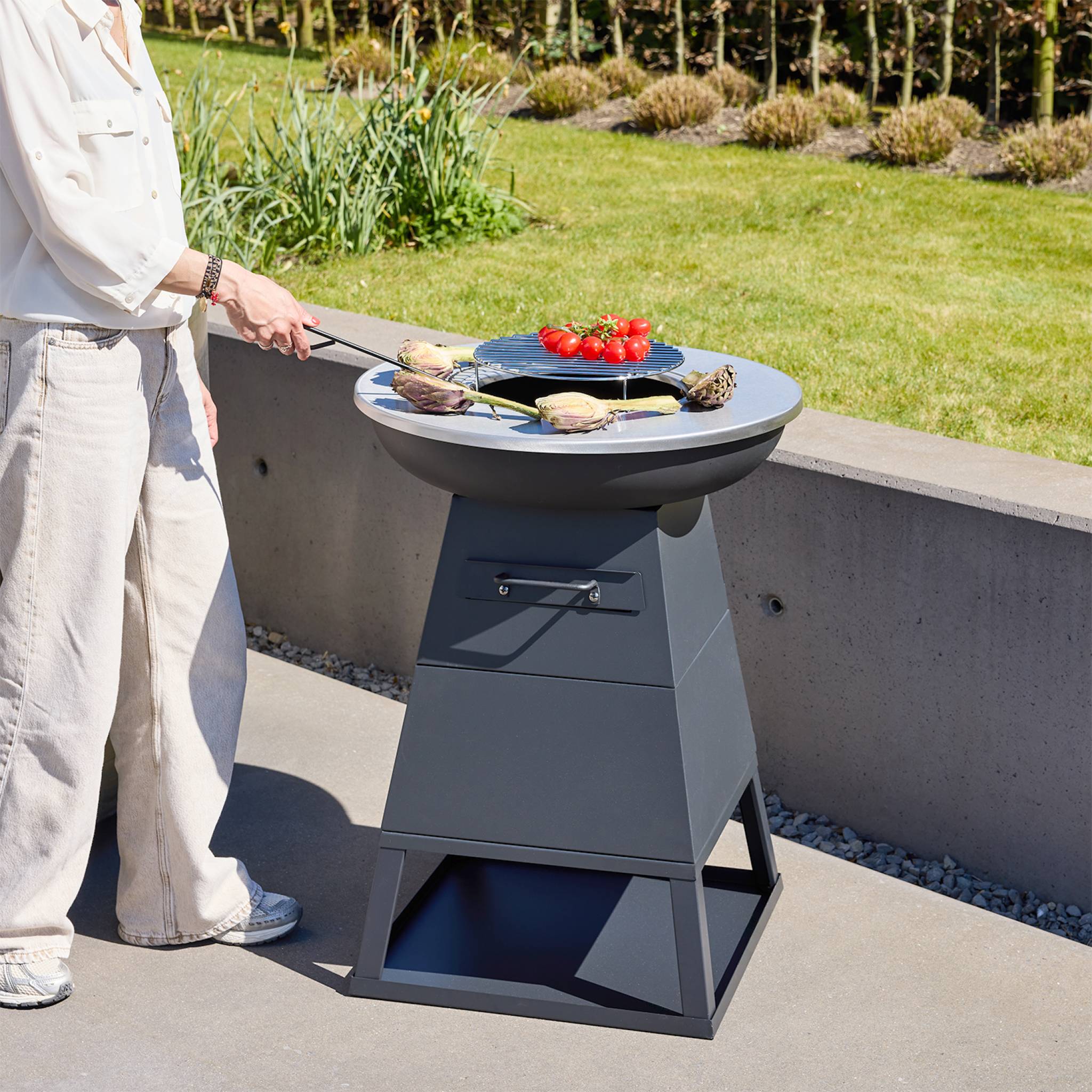 Brasero barbecue Ø59cm noir avec grille de cuisson et espace de rangement - Izalco - 4