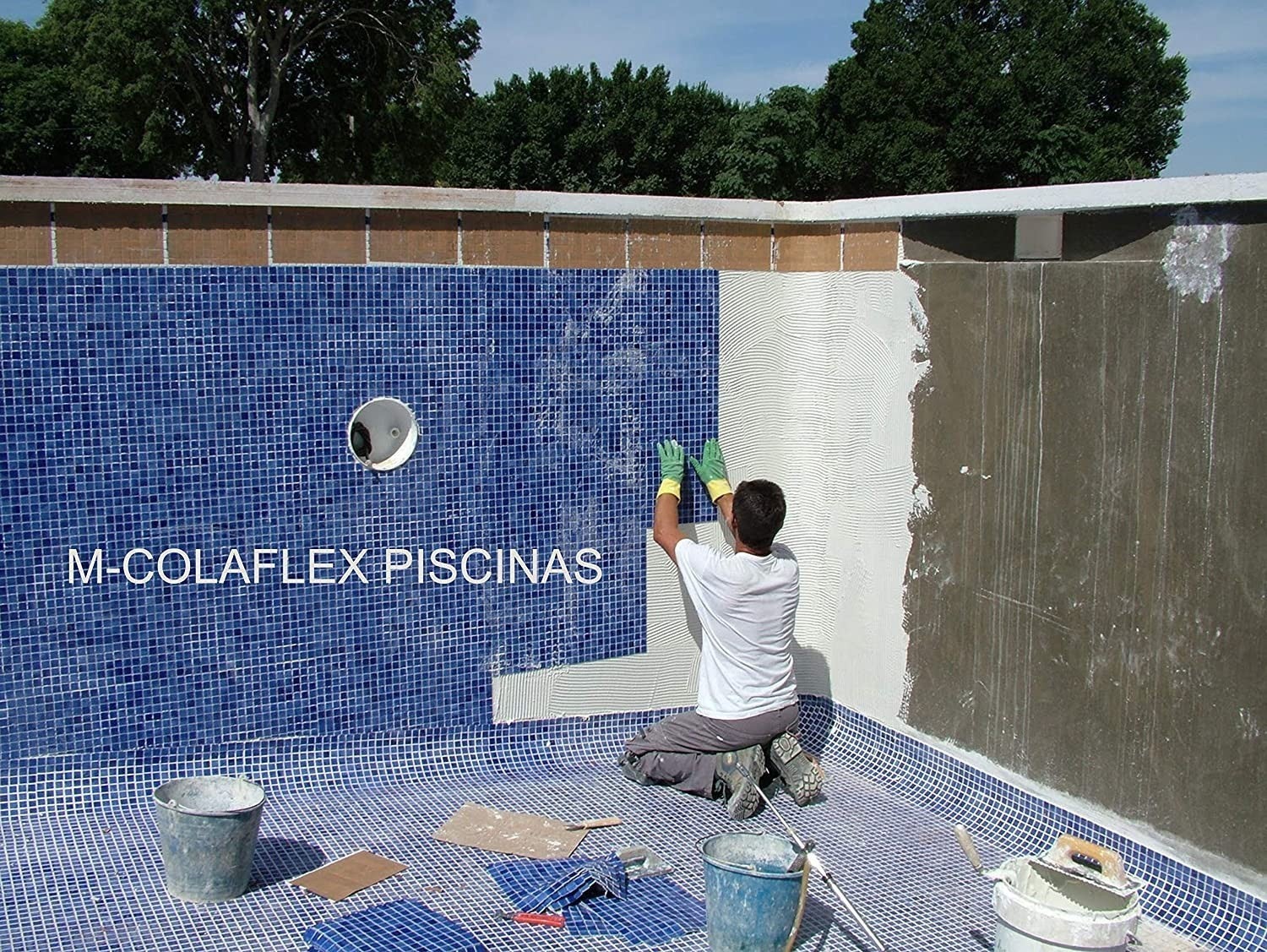 M-COLAFLEX PISCINAS de Tecno Prodist - Mortero adhesivo y flexible para baldosas en contacto permanente con el agua en piscinas - Blanco - 2,5 Kg - 2