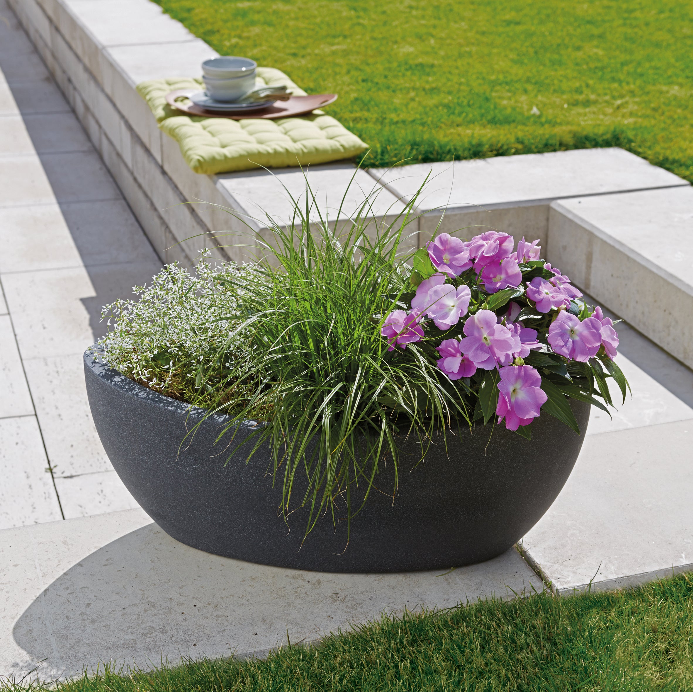 Scheurich Wave Globe Jardiniere 58, pot à fleurs/jardinière, ovale, coloris: Granit noir, fabriqué avec du plastique recyclé, pour l’extérieur - 2