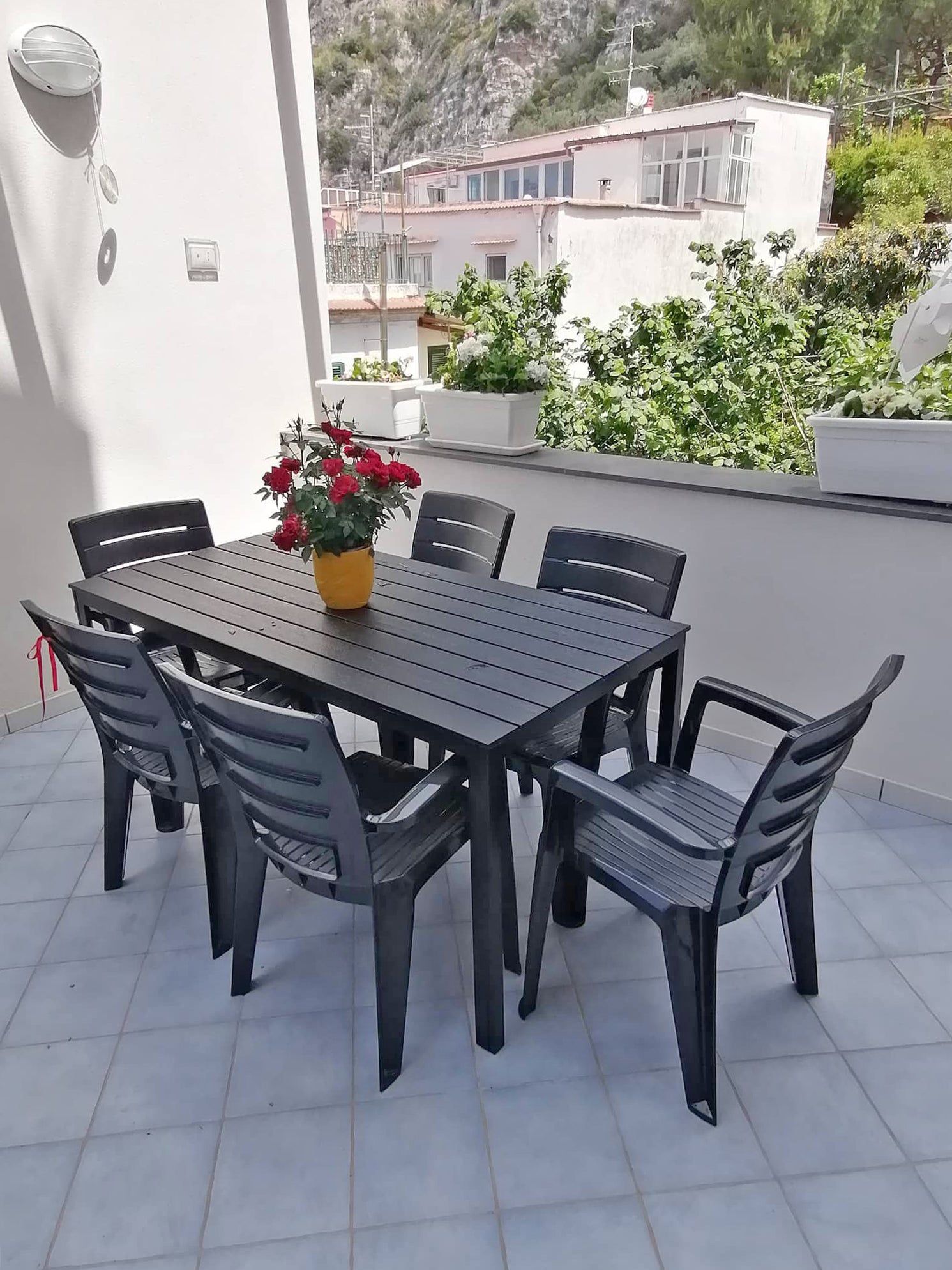 Set da giardino Tavolo Thomas in acciaio e polietilene + 6 sedie Anita in polipropilene antracite - 6