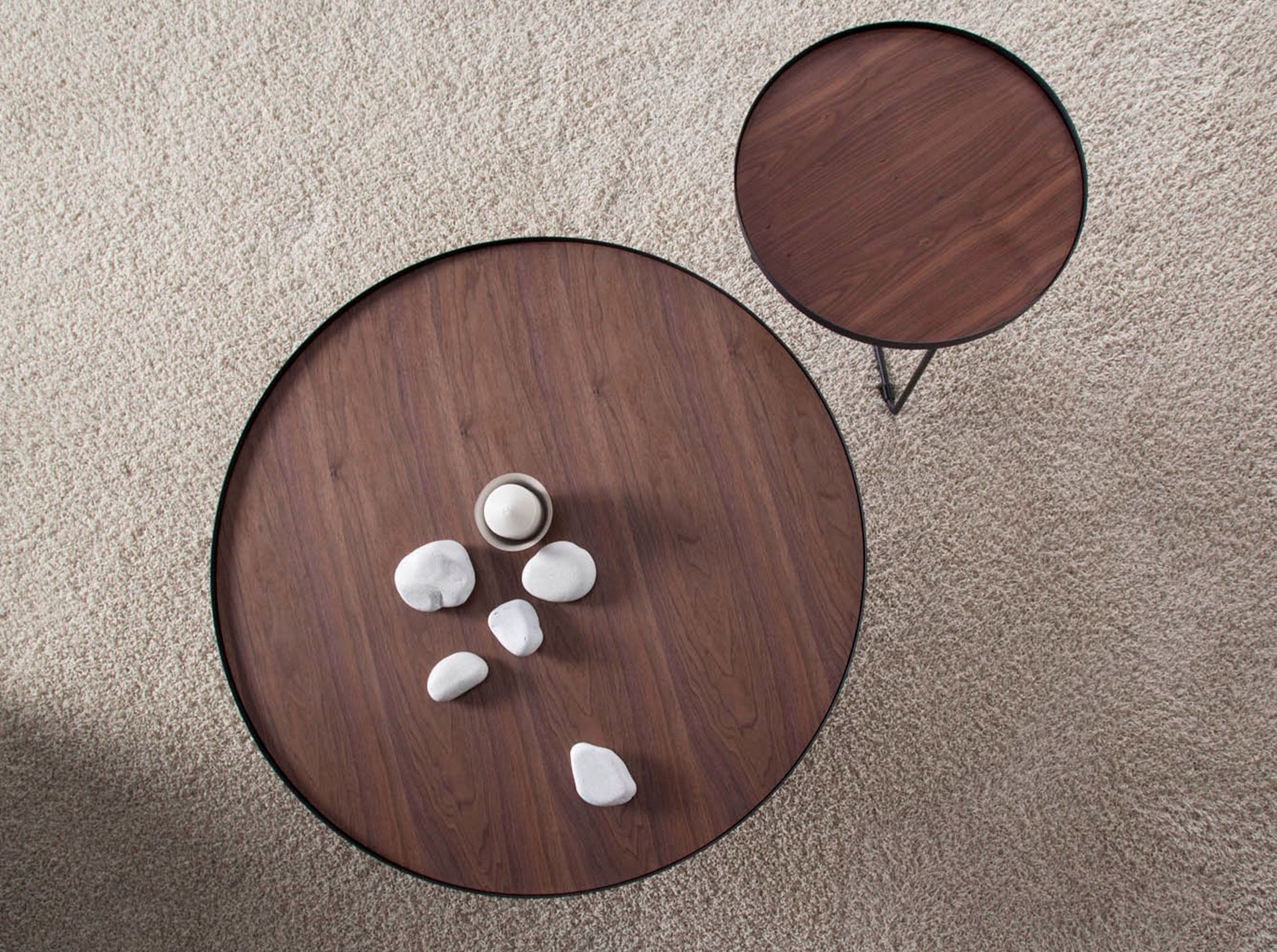 ANGEL CERDA Table basse ronde en noyer et acier noir - 5