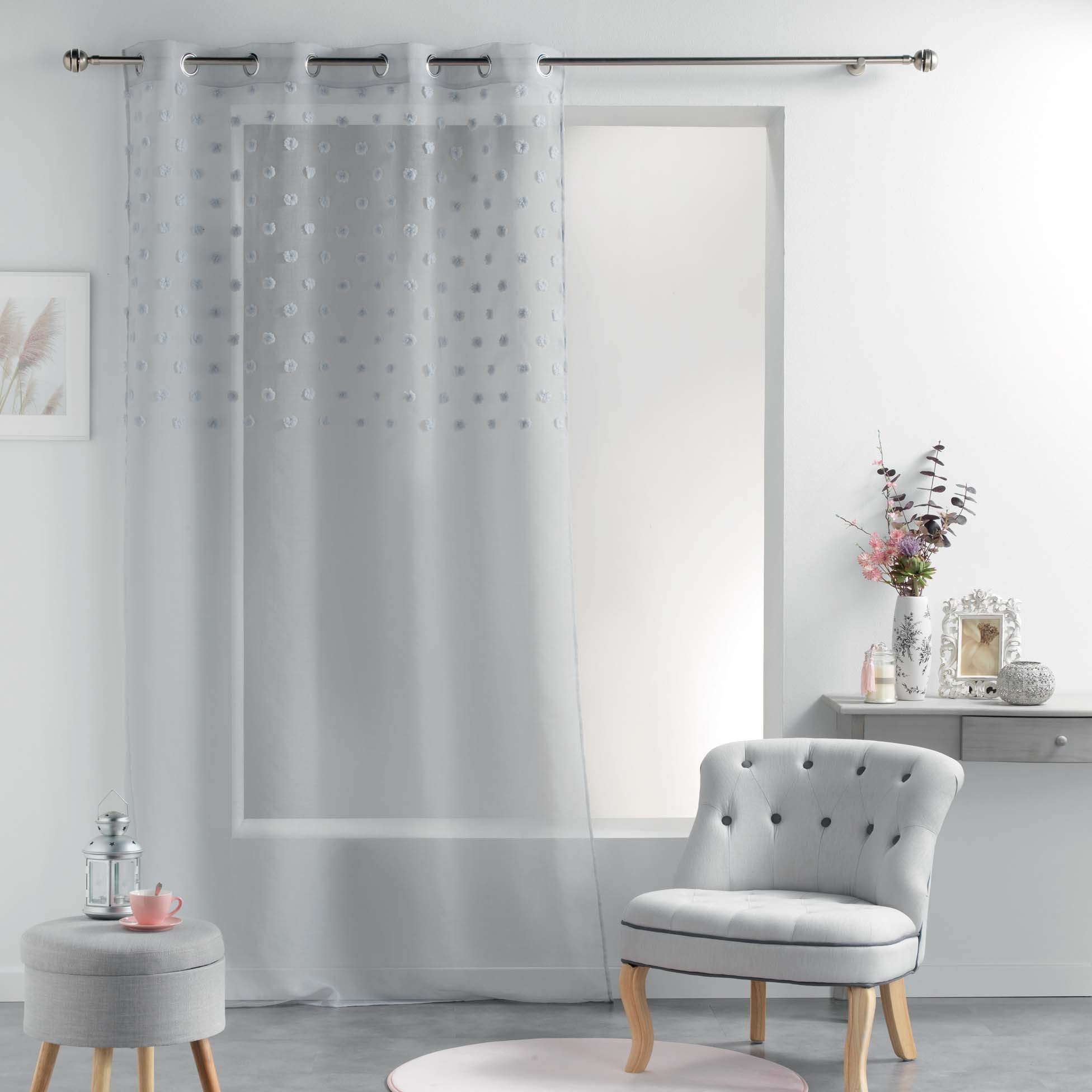 Rideau voile a oeillets 140 x 240 cm voile sablé pompons Melusine Gris ...