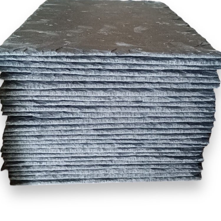 Palette de 49,28 m2 (700 pièces) de dalles rectangulaires en ardoise noire de 32x22 cm + 1 boîte de crochets - 6