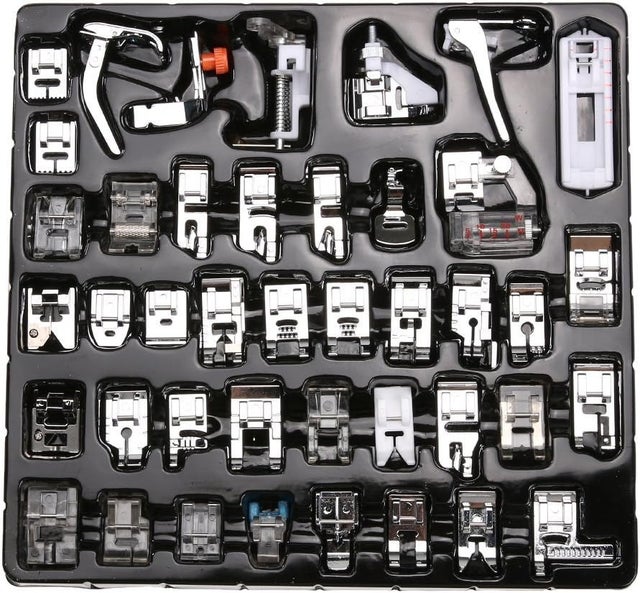 Questo kit di accessori per macchine da cucire da 42 pezzi comprende un piedino premistoffa multifunzione e un piedino premistoffa per overlock per m