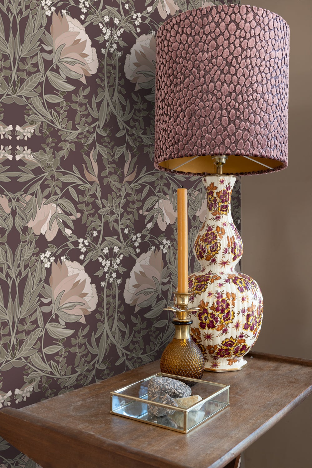 Papier peint fleurs vintage de style art nouveau violet aubergine - 50 x 900 cm - ESTAhome - 2