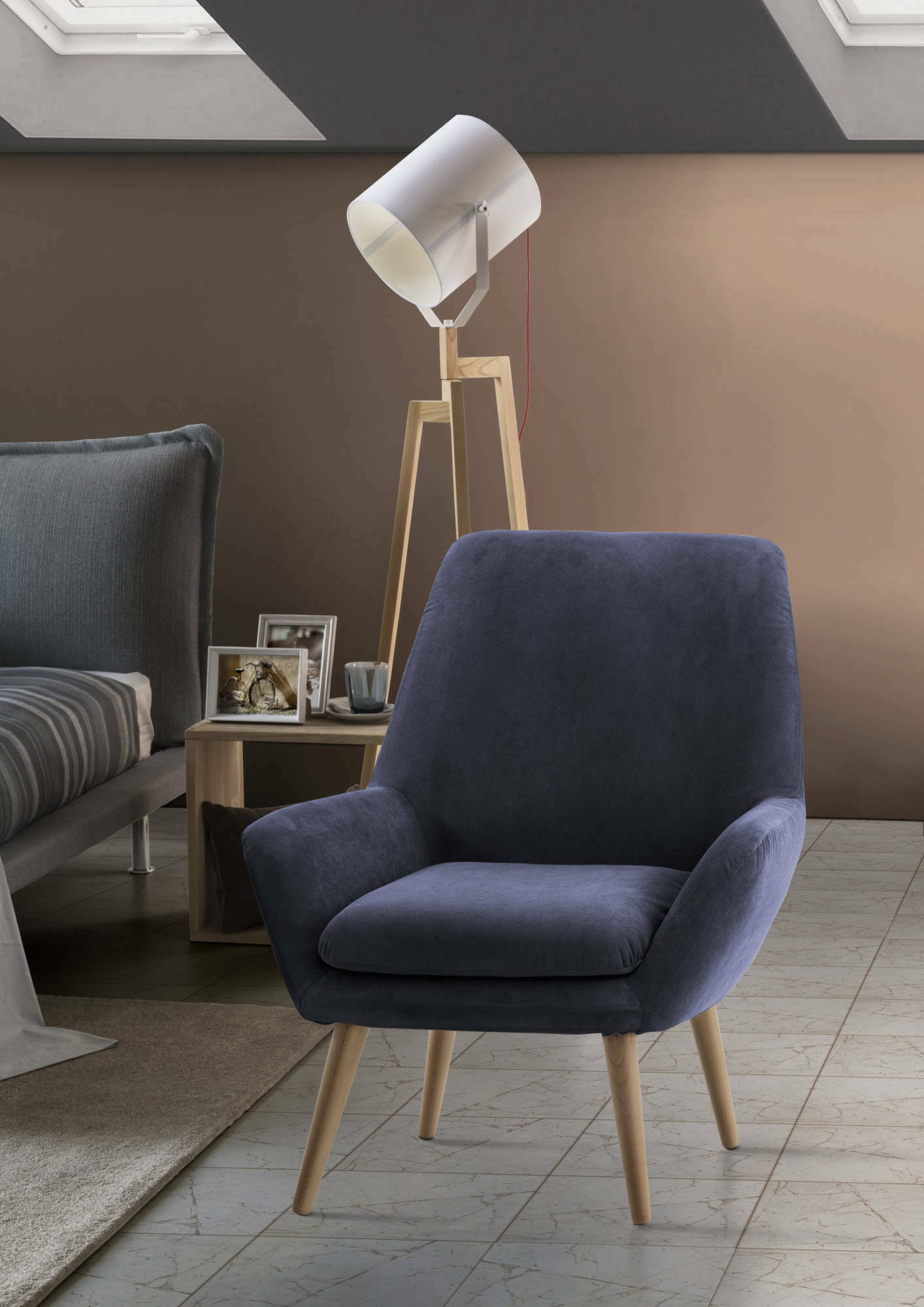 Sillón annarita, sillón lounge de diseño, 100% made in italy, sillón relax de tejido acolchado, 80x70h95 cm, azul