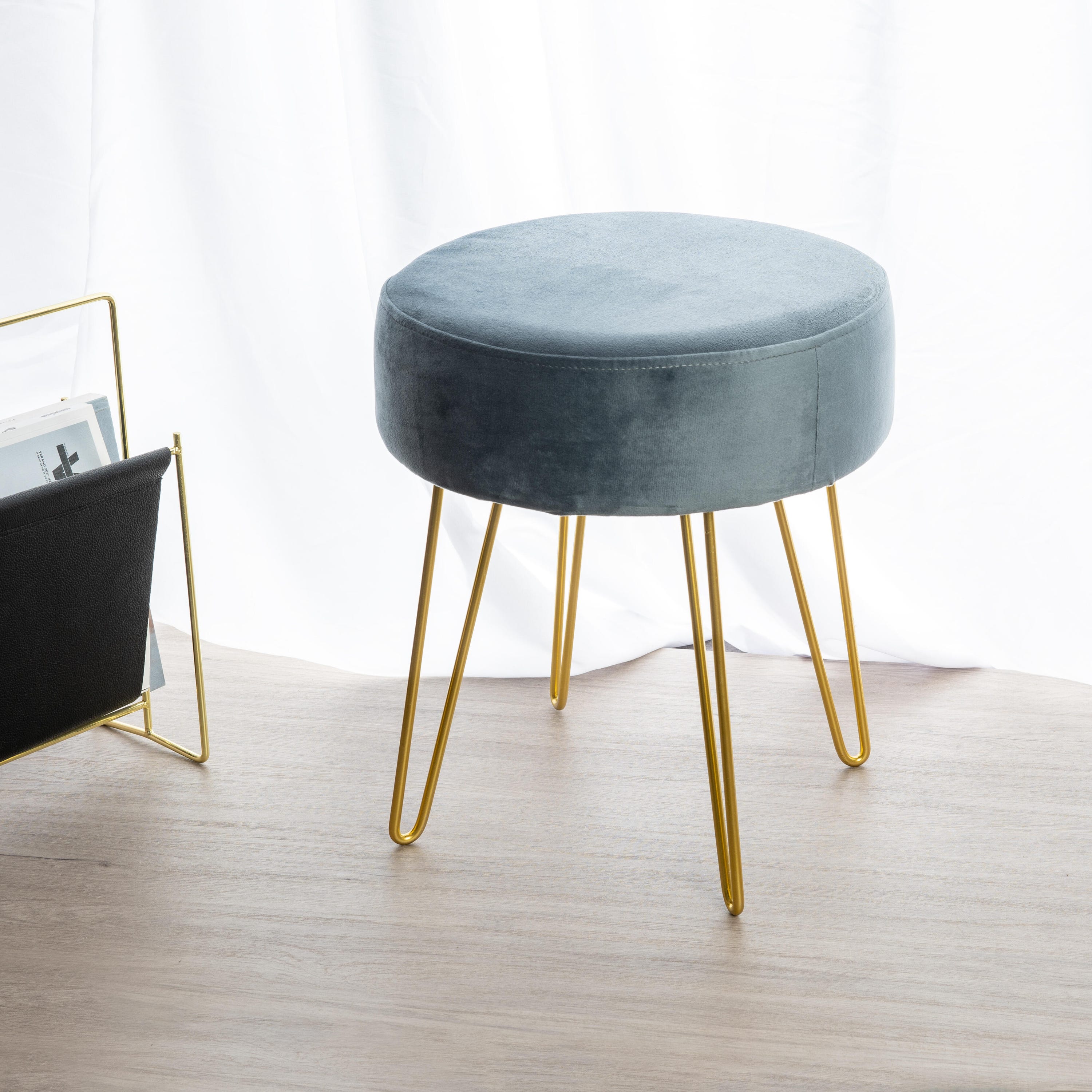 Pouf décoratif cylindrique en velours bleu grisé et métal doré 34x40x34cm - 5