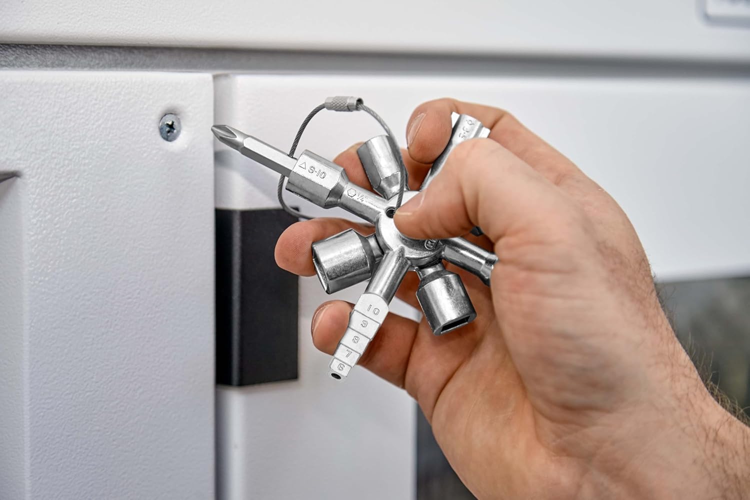 TwinKey Clé universelle pour armoires de commande, tous systèmes de fermeture usuels, 10 profilés, 2 croix, 1 clé, clé universelle, 00 11 01 - 8