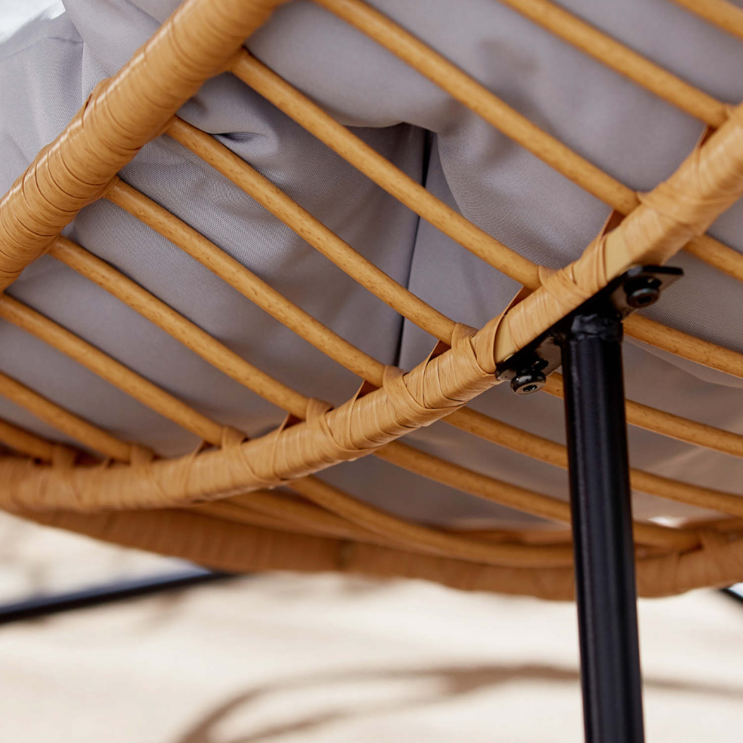 Fauteuil à bascule en résine tressée coussin gris CANGGU - 5