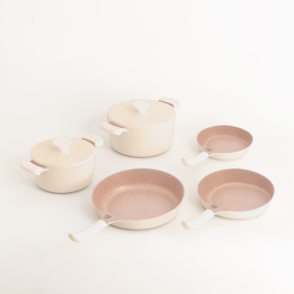 CREATE - Naczynia kuchenne 2 garnki POT STUDIO i 3 patelnie PAN STUDIO wykonane z odlewu aluminiowego z powłoką ceramiczną - Sable