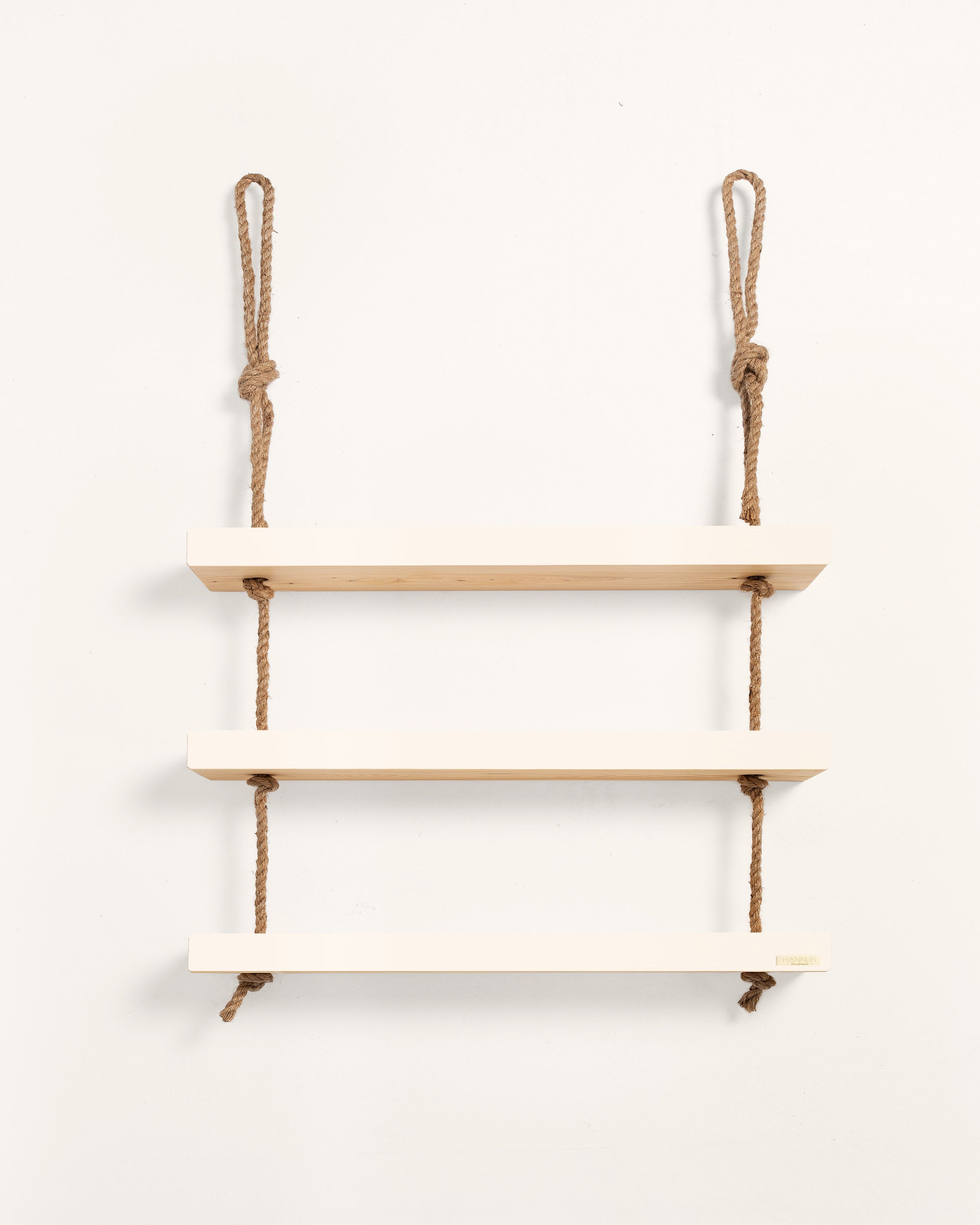 makemba-etag-re-suspendue-avec-corde-de-chanvre-et-bois-de-couleur