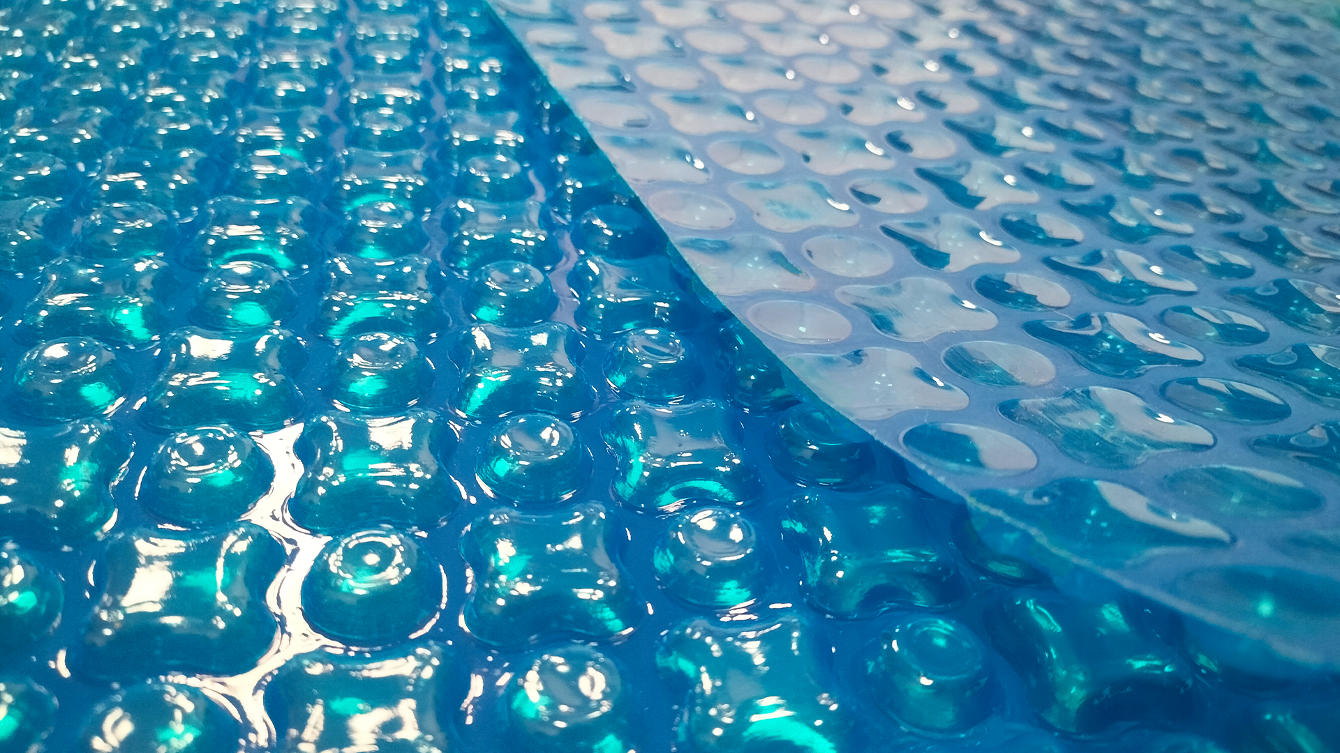 Bâche à Bulles Piscine 4x2 m OXO Light Blue 400 microns - Non Bordée - Confection France - Kit oeillets + bâchette protection - 3