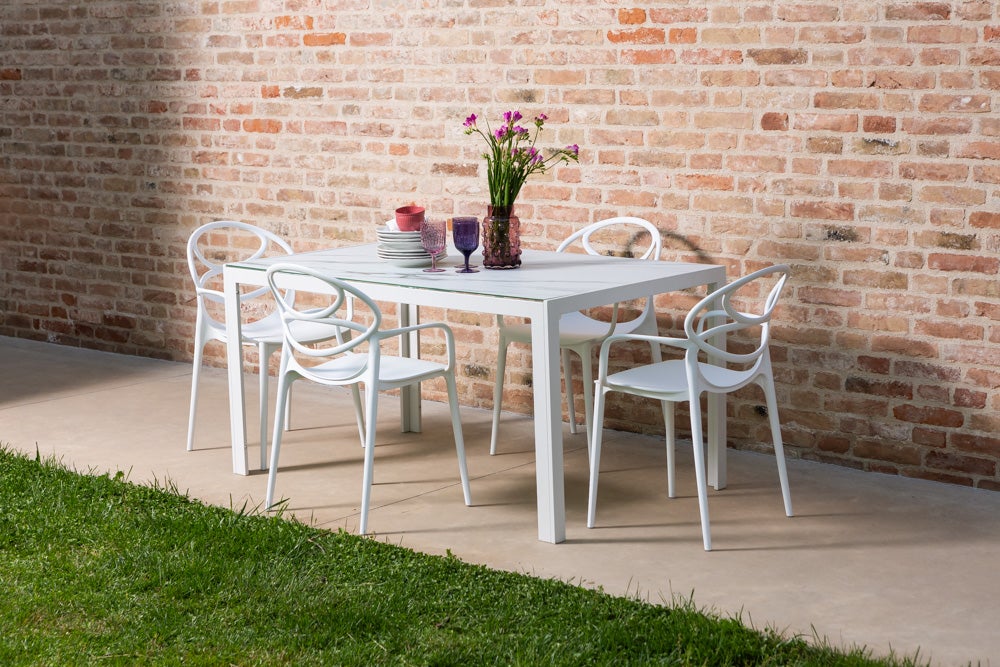 Mesa rectangular 150x90 cm fija con estructura de aluminio y tablero de vidrio decorado Milo para interior/exterior mármol blanco/blanco - 4