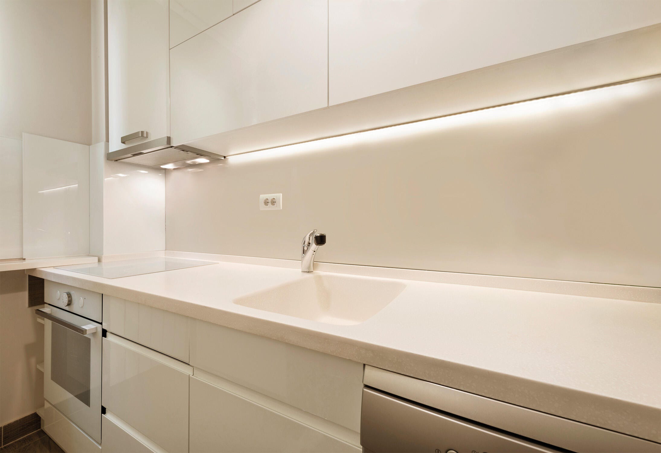 INSPIRE - Zestaw ściemnialnych taśm LED Cool White - 5m - 12V - 2950 LM (590 LM/m) LM - 3000/6000K - CCT - IP20 - Plastik - Pilot na podczerwień