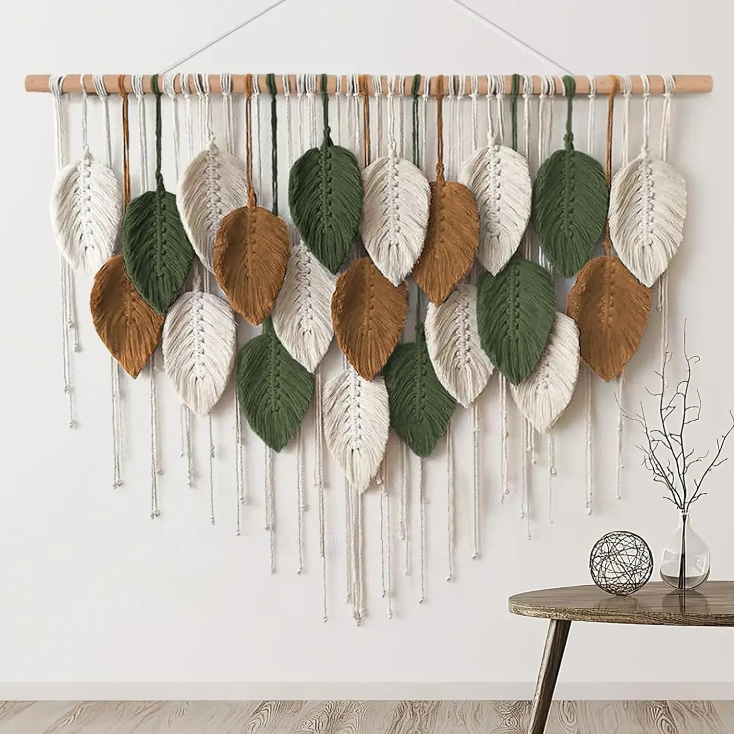 Grande tapisserie murale bohème en macramé à motif de feuilles avec pompons - Décoration artisanale multicolore pour salon ou chambre - 2