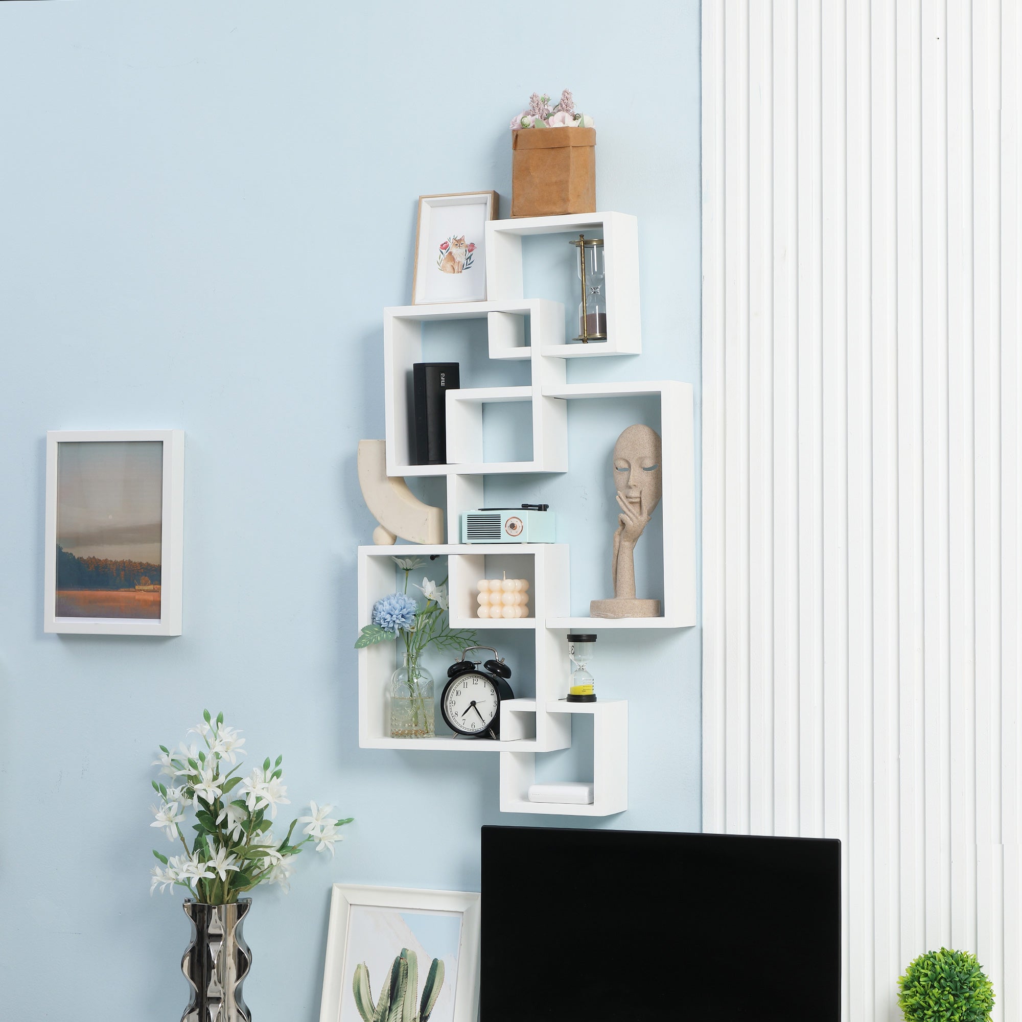Podwieszana półka ścienna z 5 kostkami i 9 przegrodami z białego drewna jodłowego - wymiary 49,5x10,2x86 cm, idealna do salonów, biur i dekoracji