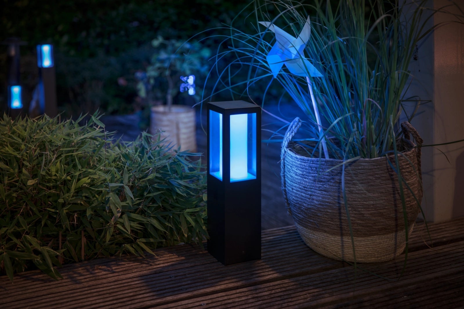 Philips Hue White and Color ambiance Grande borne d'éclairage extérieure Impress - 8