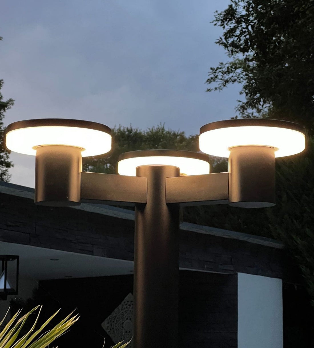 Lampadaire extérieur solaire Led ALTO 3000 noir - 200cm - Télécommandable - 300 à 3000 lumens - 3