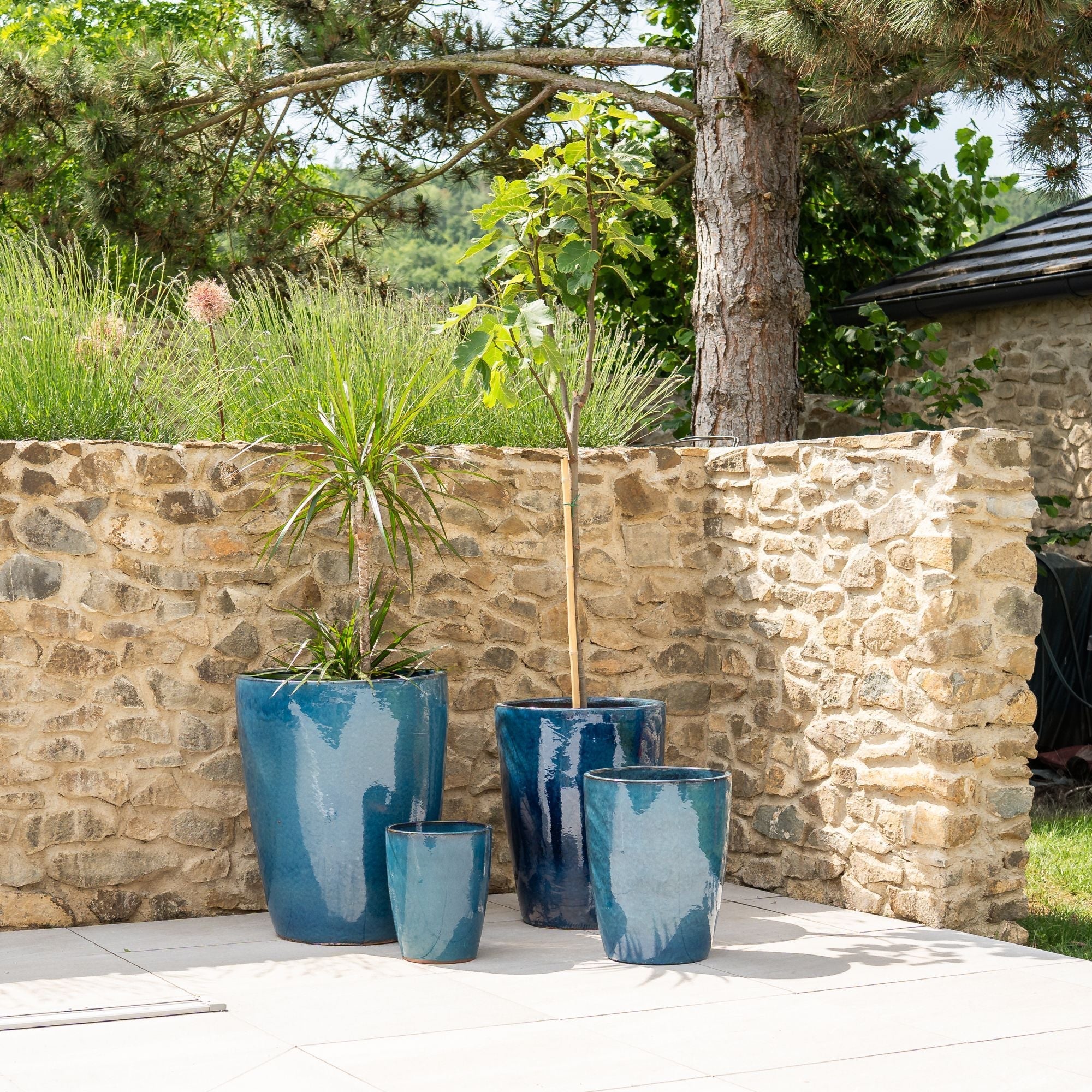 Pot grande taille d'extérieur MAZARIN 27x34cm bleu azur, fait main en terre cuite émaillée, résistant au gel - 2