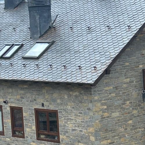 Palette de 35,43 m2 (405 pièces) de dalles rondes en ardoise noire de 35x25 cm + 1 boîte de crochets - 5