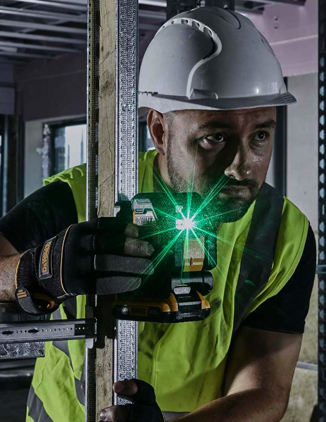 DEWALT XR 18V laser trasversale compatto a raggi verdi - 1 batterie 2,0 Ah - DCLE34021D1-QW - 5