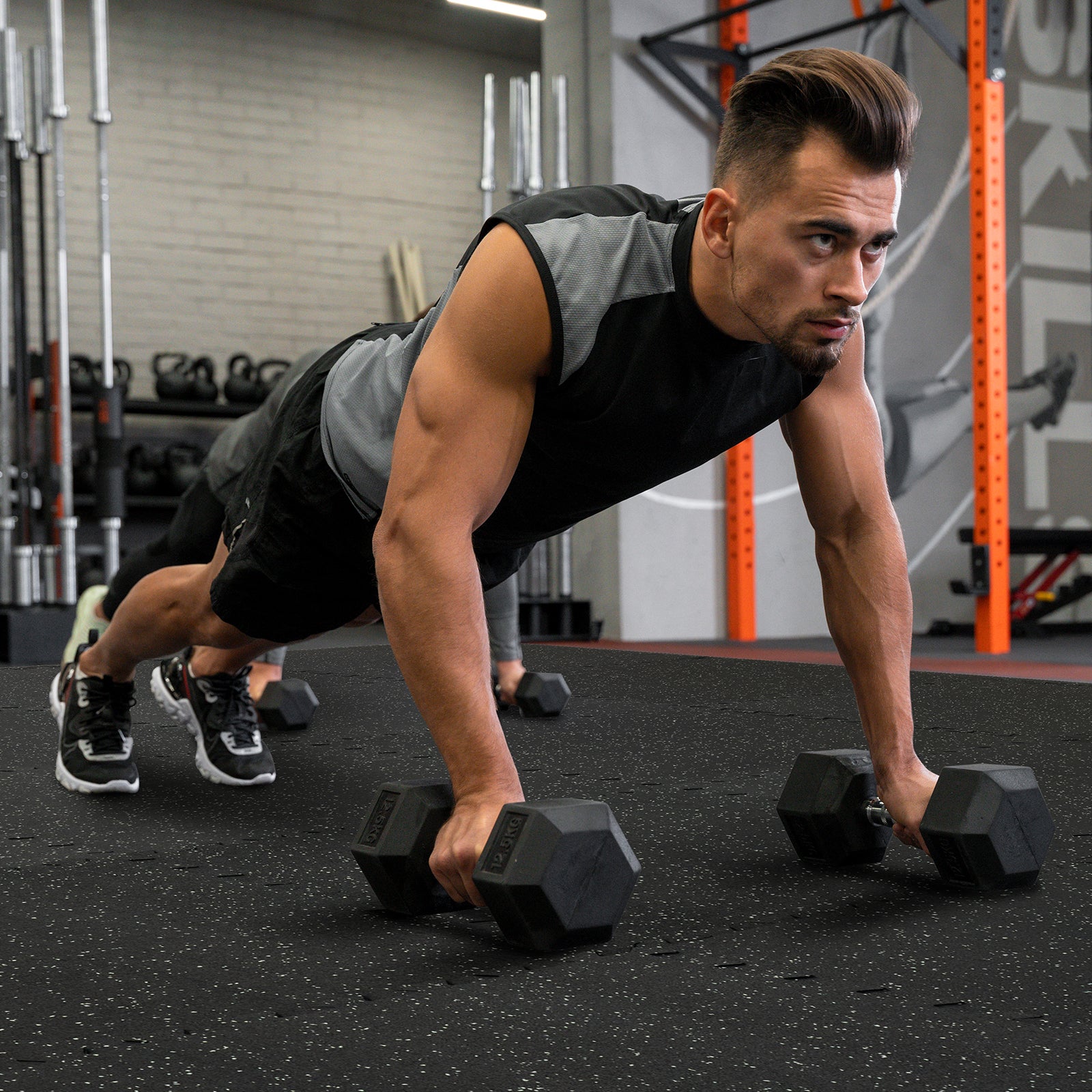 Tapis en Caoutchouc à Emboîtement VEVOR 25 Pcs Protections Sol en Mousse 14 mm d'Épaisseur Tapis de Sol Emboîtables 9,3 m² Noir Gris Réduction du Son - 8