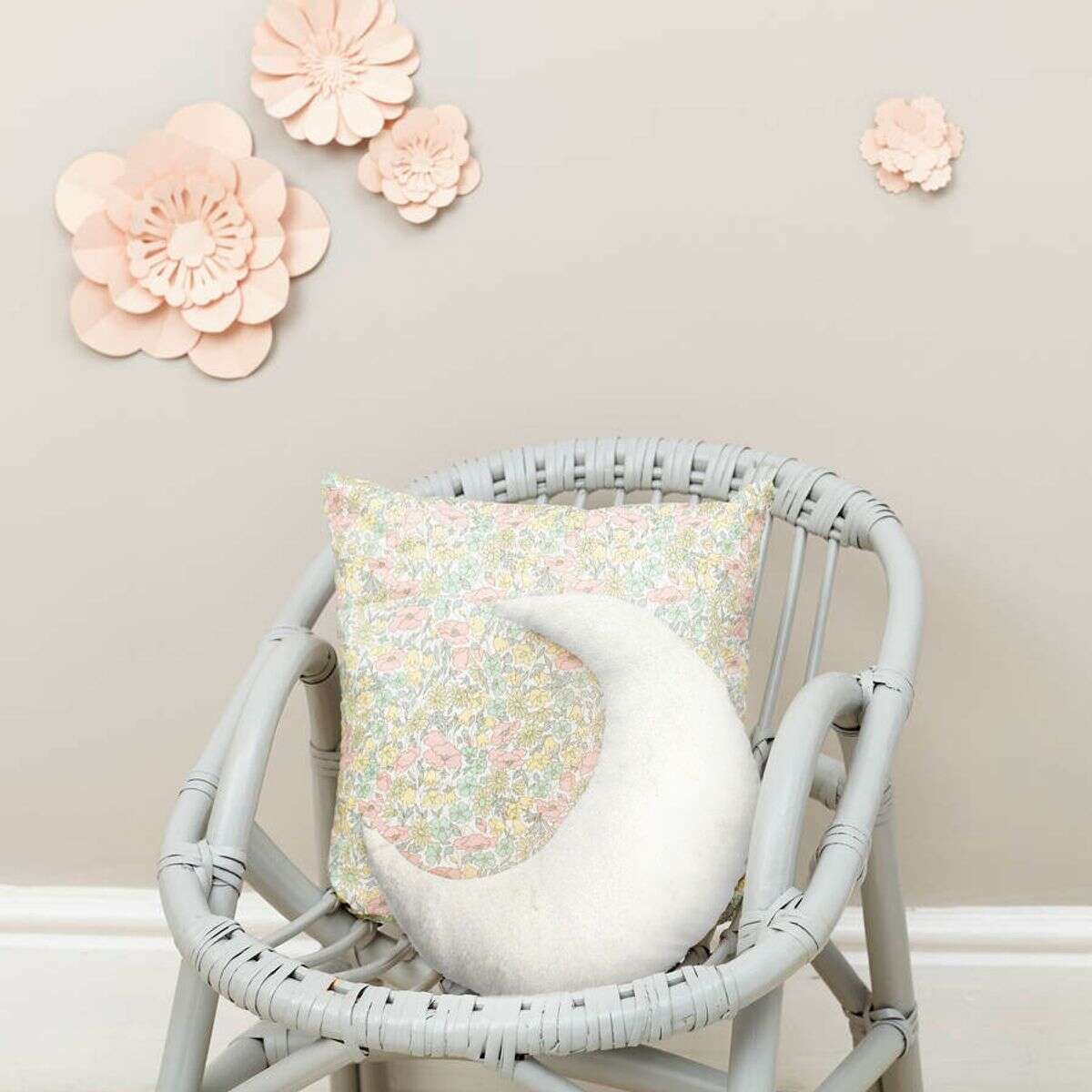 COMETE - Coussin extra-doux en forme de lune rose 30x45 - 4