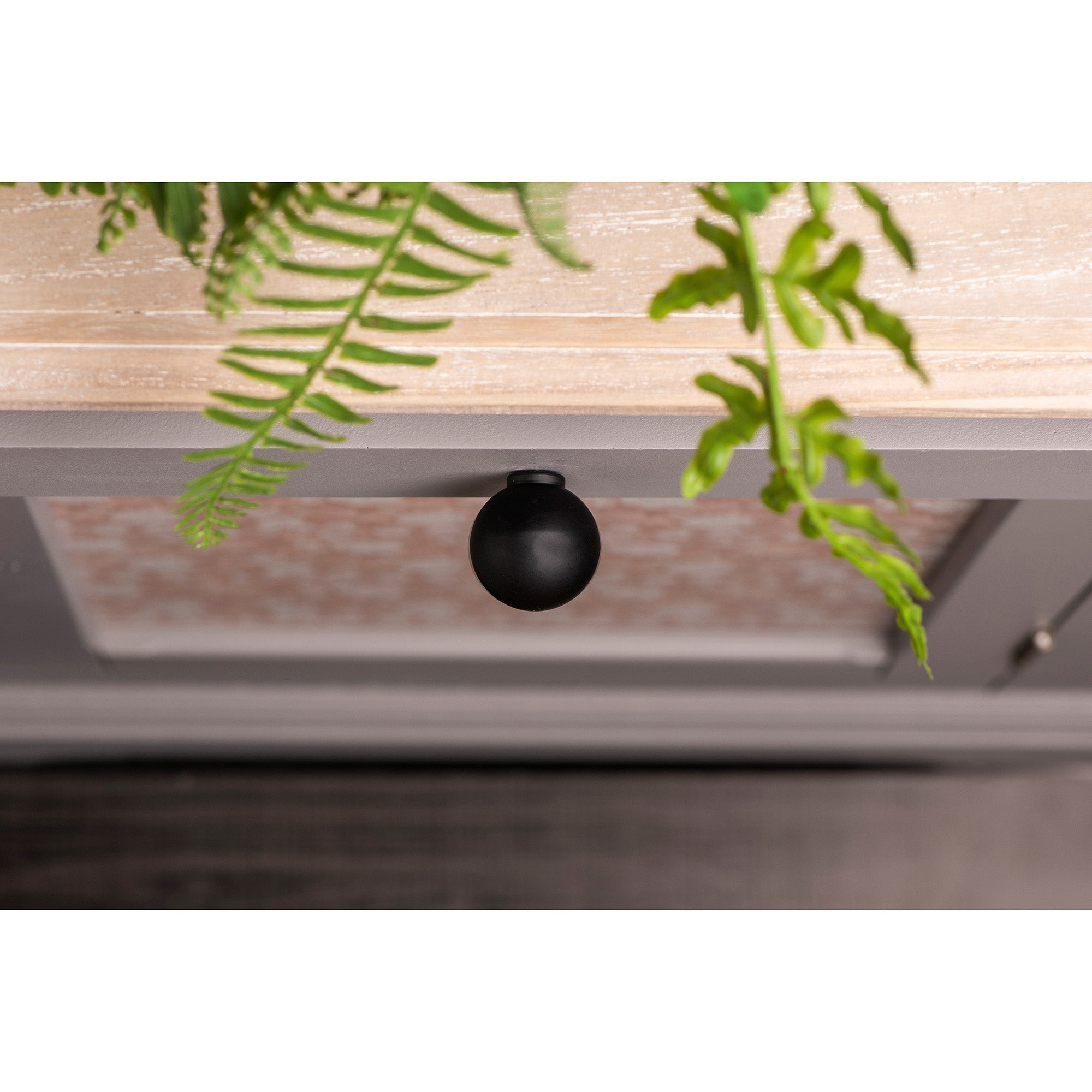 Bouton de meuble | Style décoratif | Fabriqué en ABS | Finition noir mat | Dimensions 28*28*29mm | Système de fixation | Comprend des vis M4 | 1 - 5